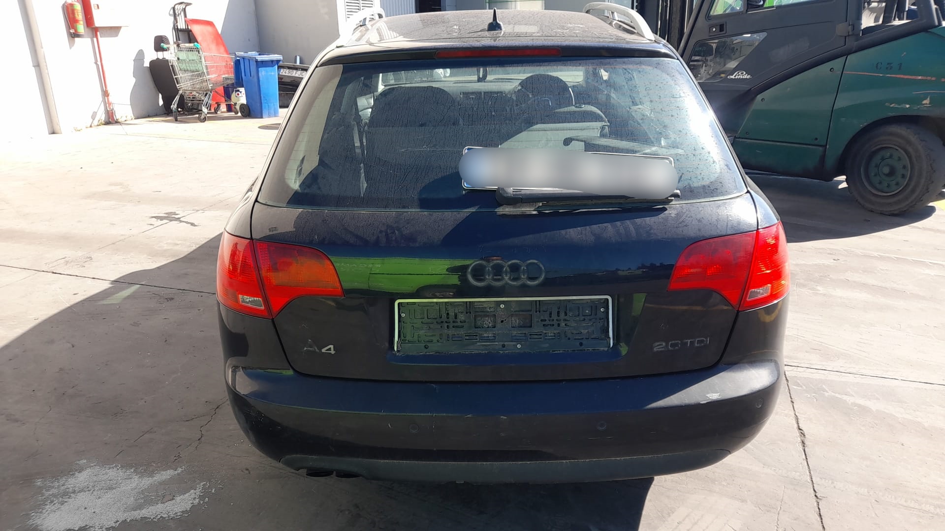 AUDI A4 B7/8E (2004-2008) Aizmugurējās kreisās durvis 8E0833051J 18665171