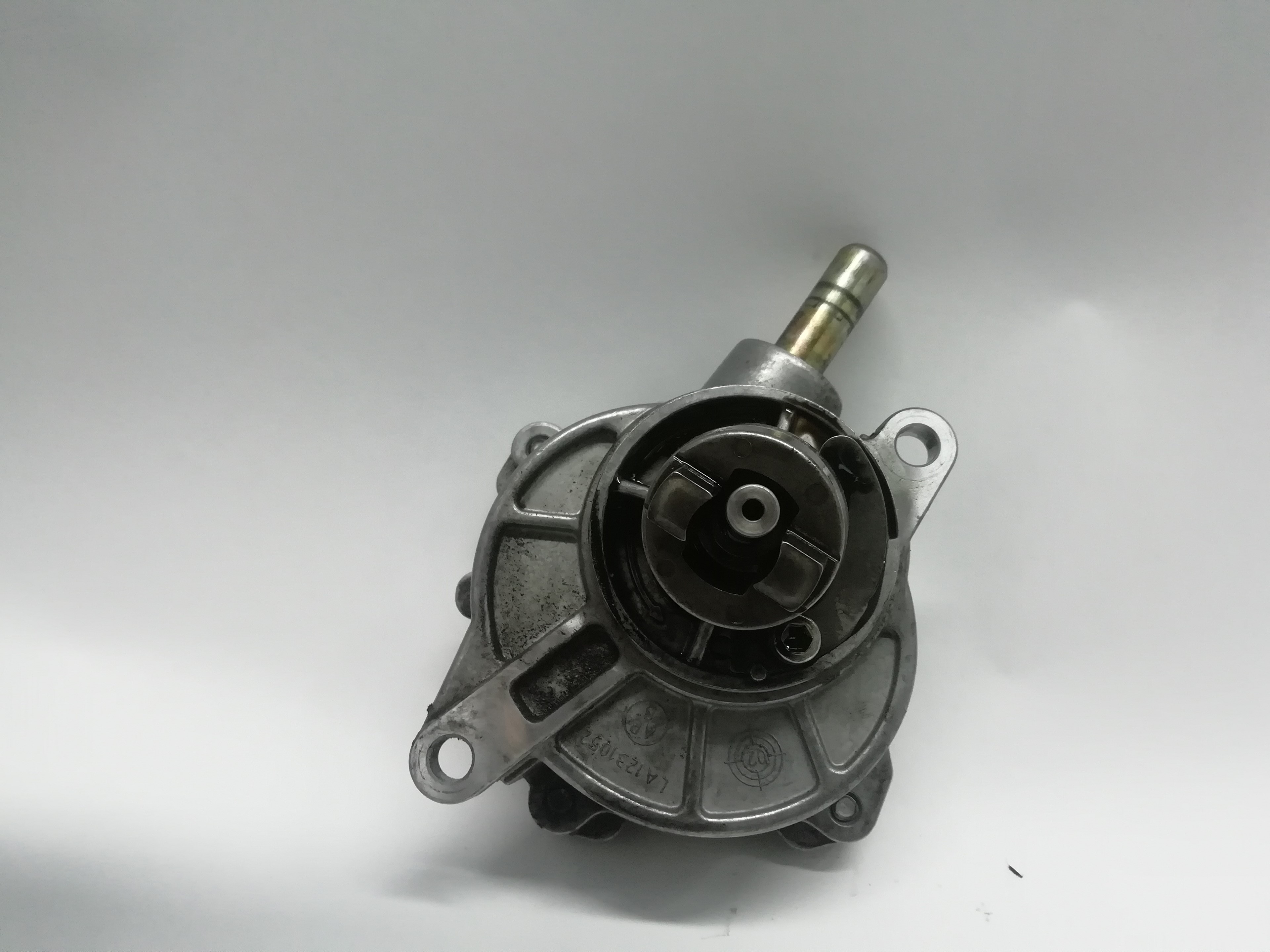 MERCEDES-BENZ C-Class W203/S203/CL203 (2000-2008) Vacuum Pump A6462300165 25202172