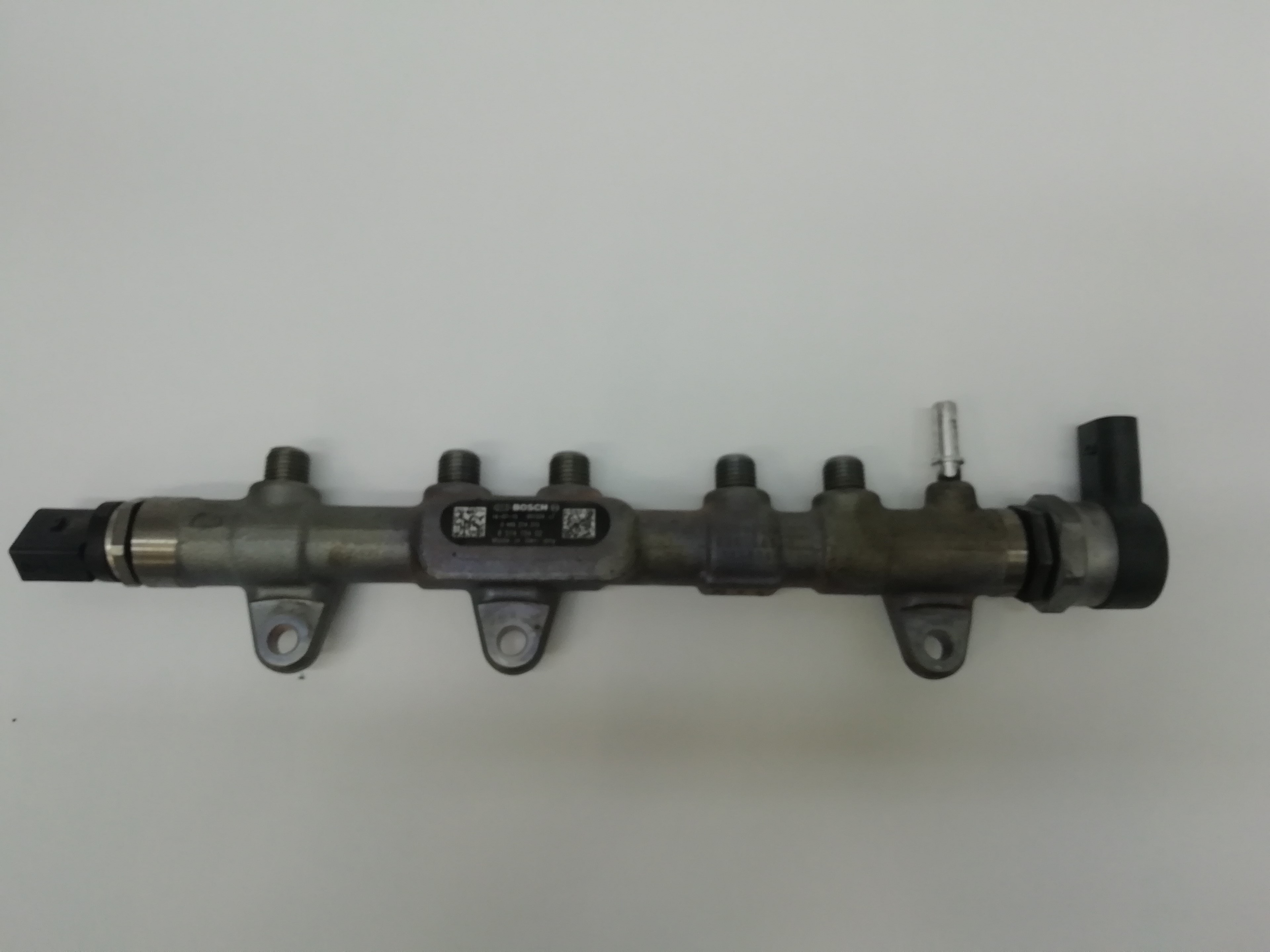 BMW X4 F26 (2014-2018) Fuel Rail 18589322