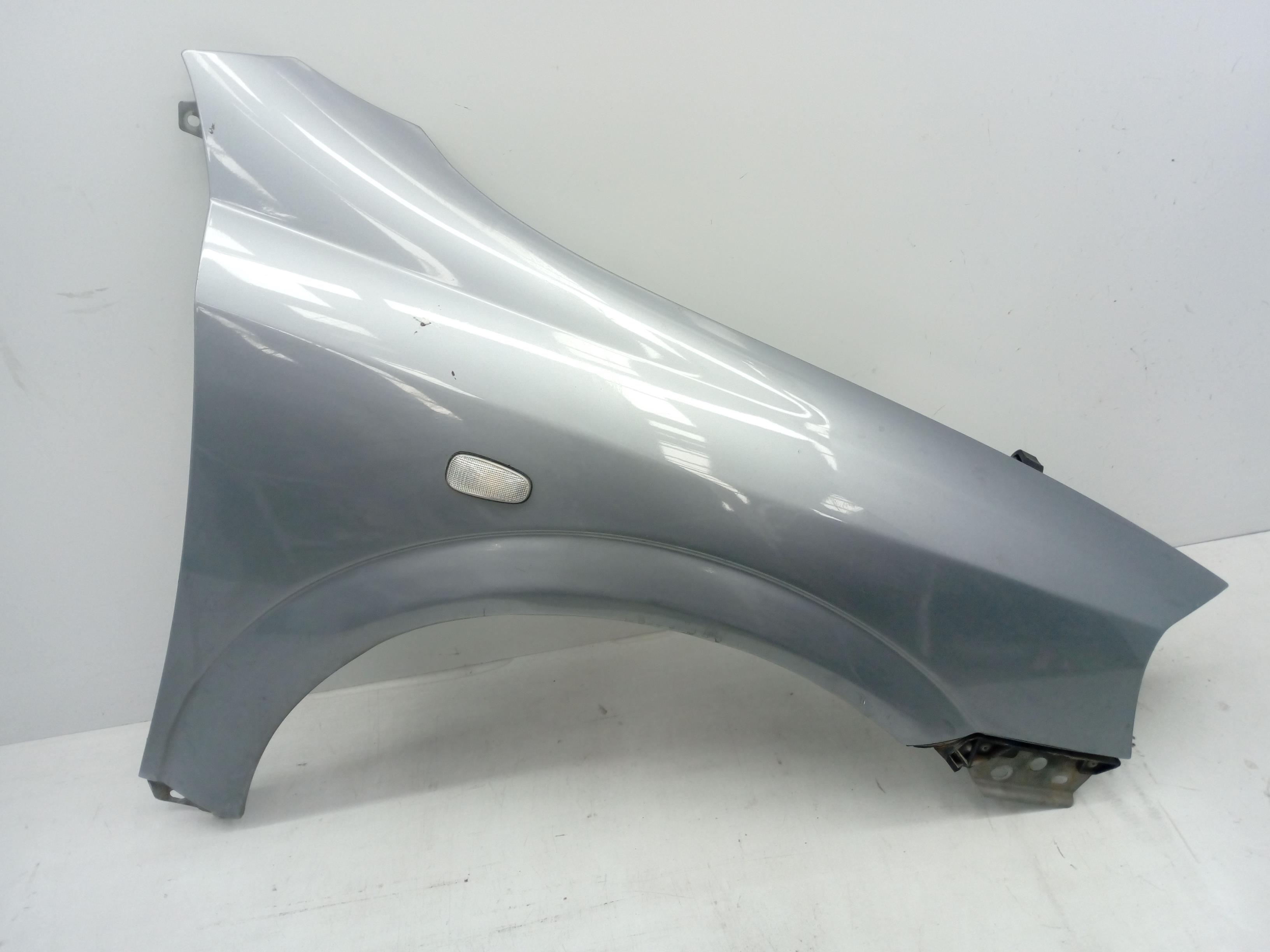 OPEL Astra H (2004-2014) Priekšējais labais spārns 6102364 25196272