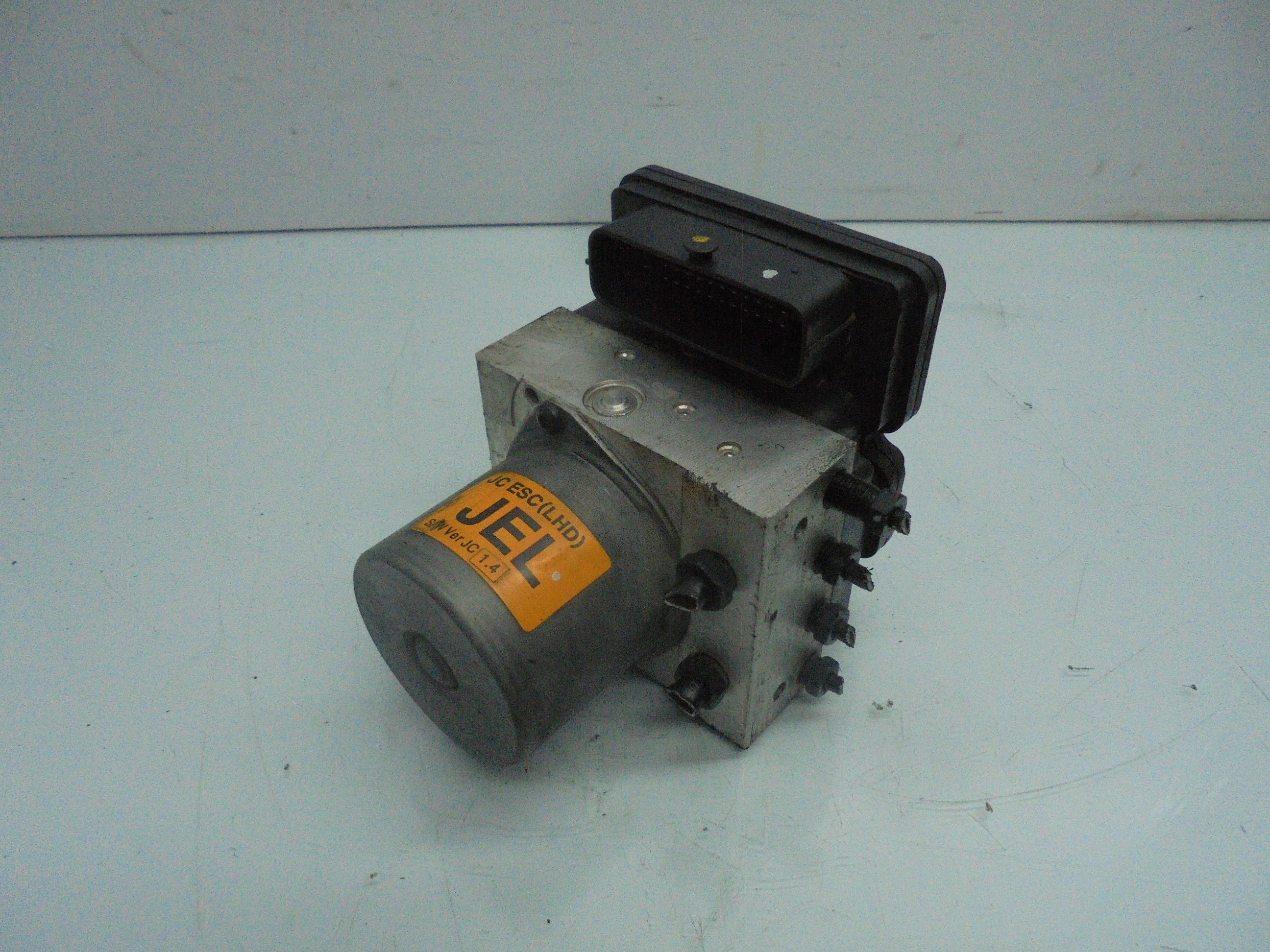 HYUNDAI ix20 1 generation (2010-2020) ABS Pump 1K58930500 18520067