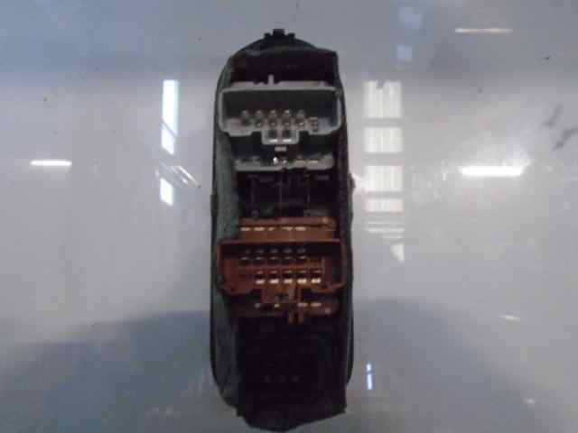 RENAULT Megane 2 generation (2002-2012) Кнопка стеклоподъемника передней левой двери 8200315033 18631007