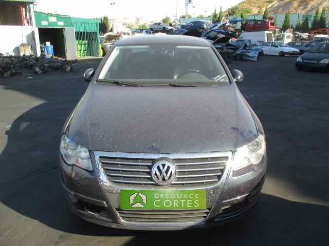 VOLKSWAGEN Passat B6 (2005-2010) Moteur de commande de vitre de porte arrière droite 1K0959704P 25097317