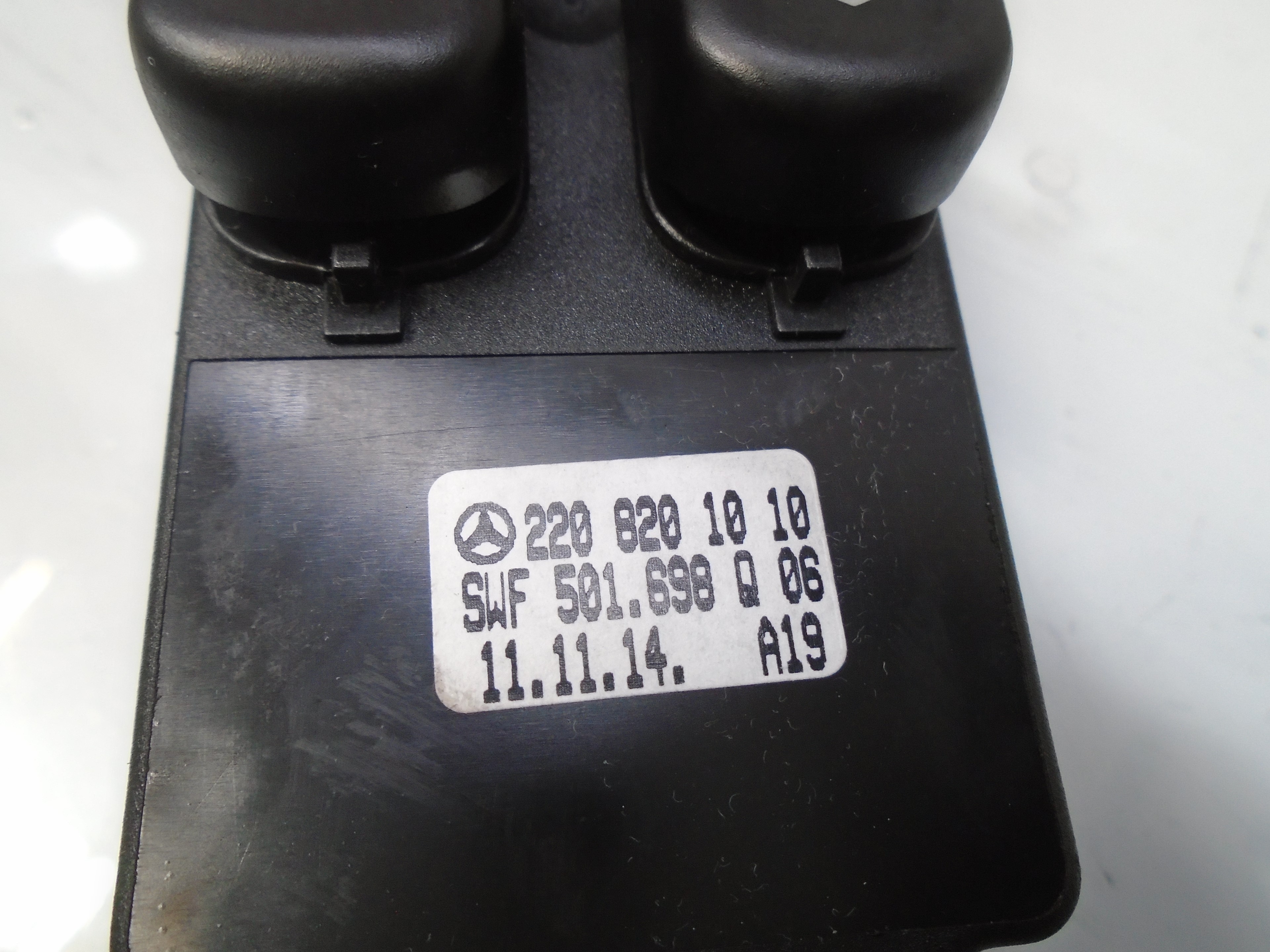 MERCEDES-BENZ S-Class W220 (1998-2005) Front Left Door Window Switch A2208201010 18504753