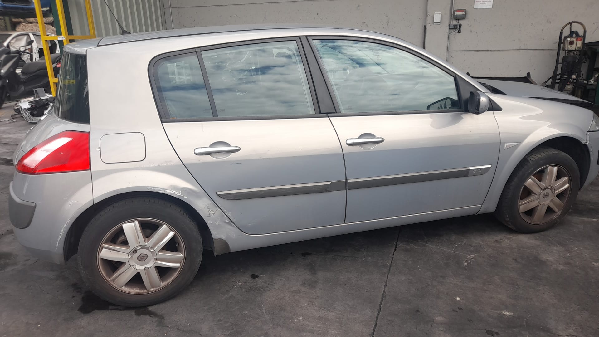 RENAULT Megane 2 generation (2002-2012) Ліхтар задньої кришки 8200073239 21465019