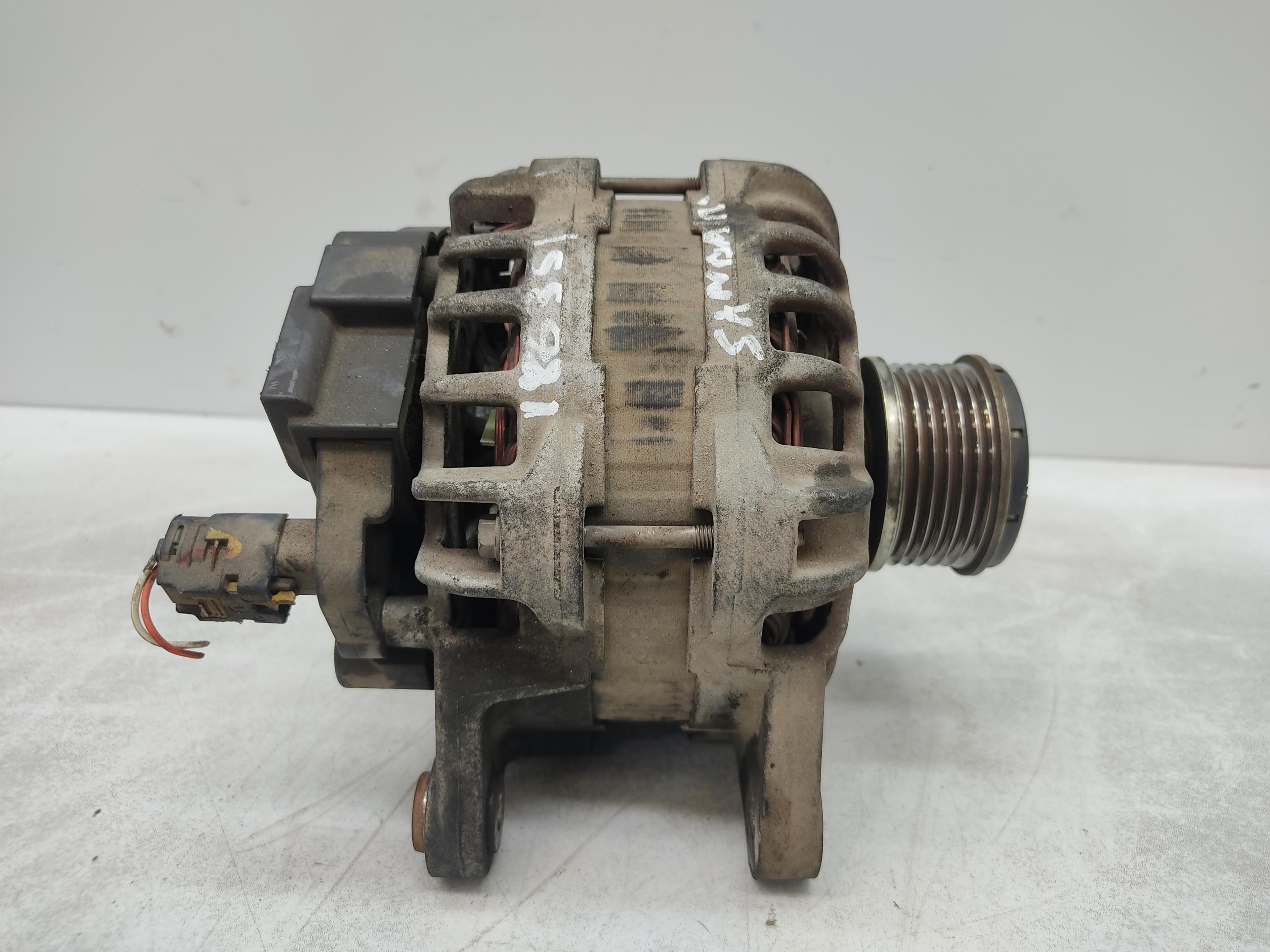 DACIA Sandero 2 generation (2013-2020) Alternator 231002949R 24907720