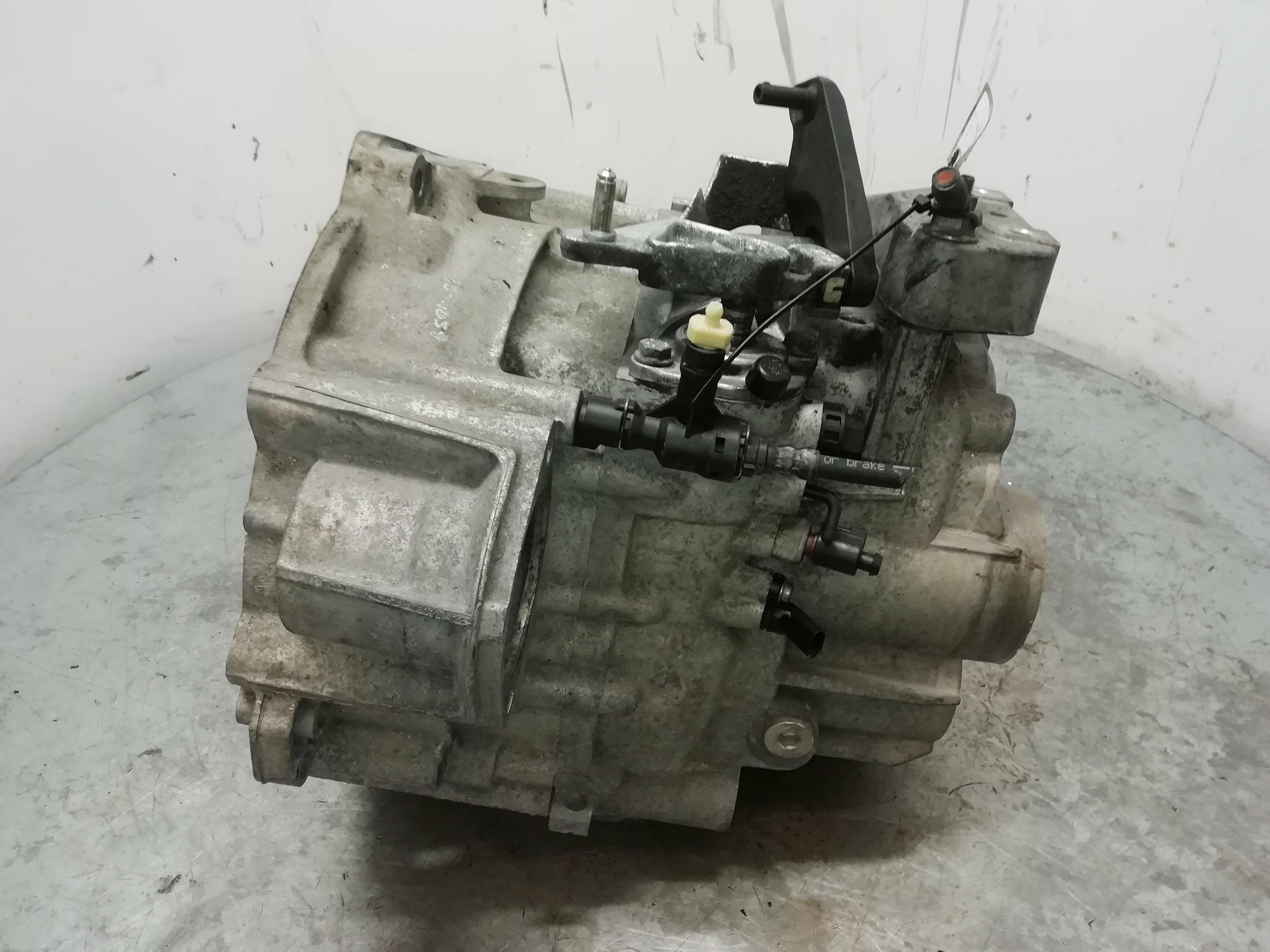 VOLKSWAGEN Passat B7 (2010-2015) Gearbox NFU 25779143