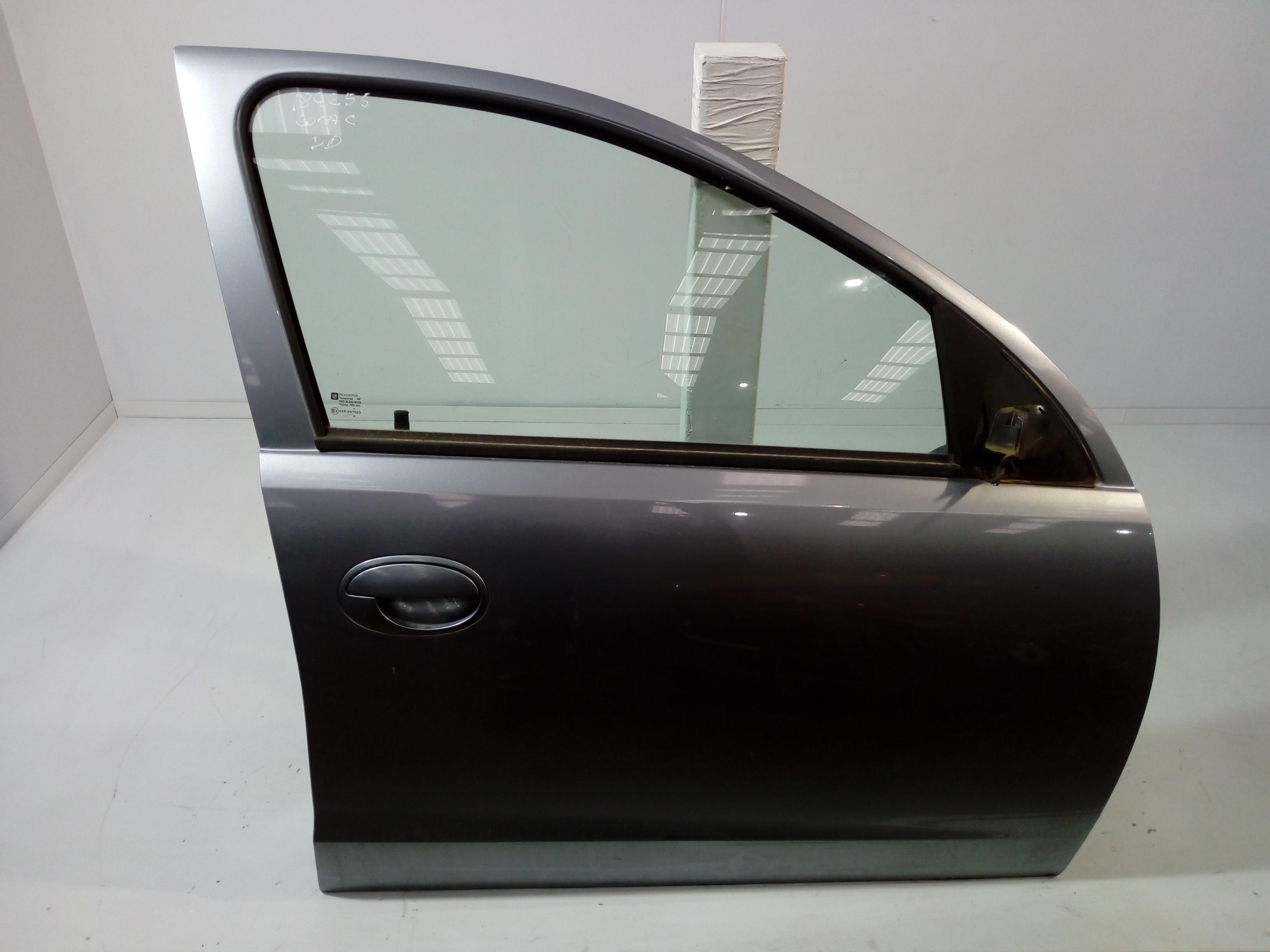 RENAULT Corsa C (2000-2006) Oikea etuovi 124563 24024151