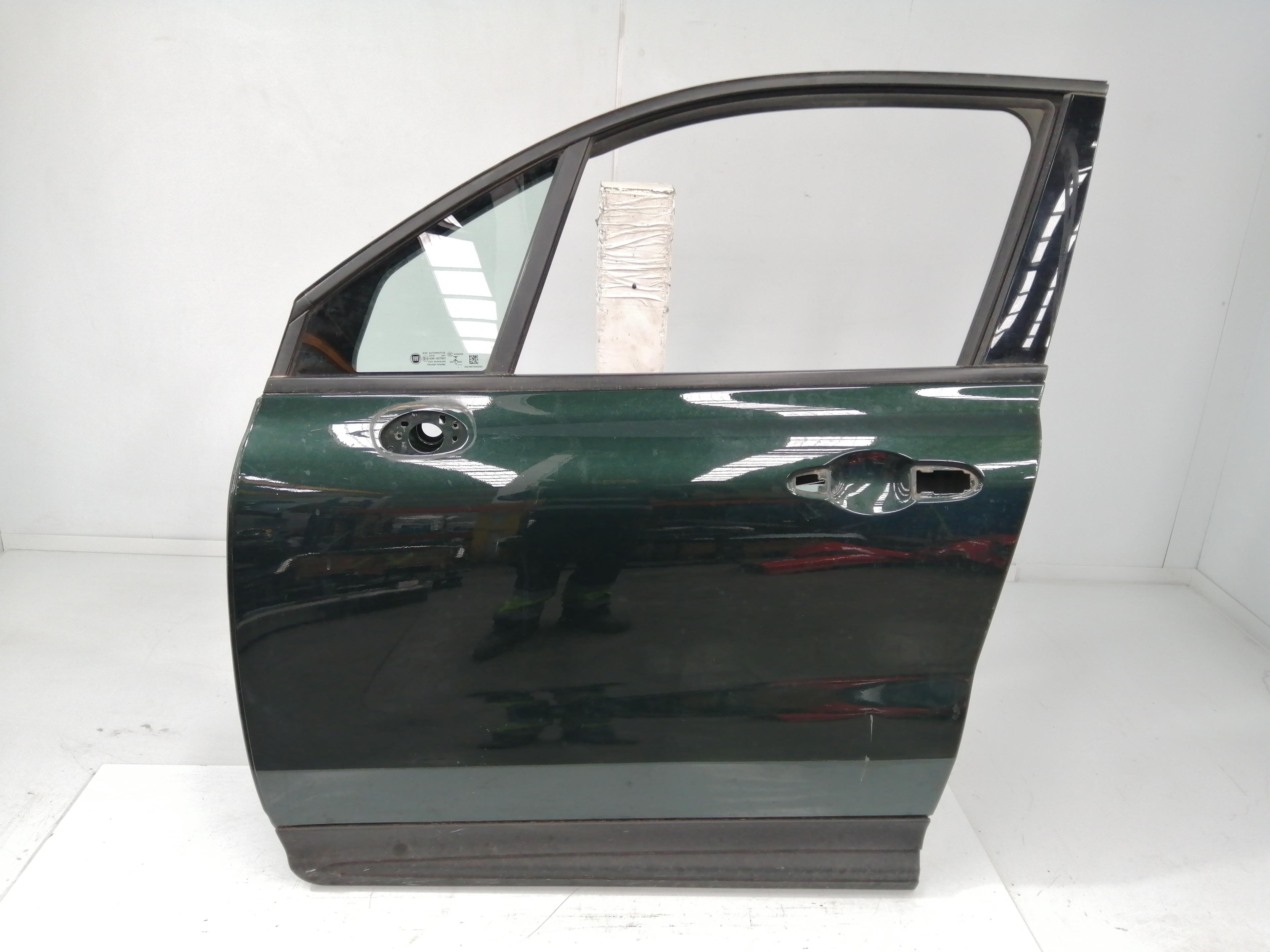 FIAT 500X 1 generation (2014-2024) Priekinės kairės durys 52048719 25198710