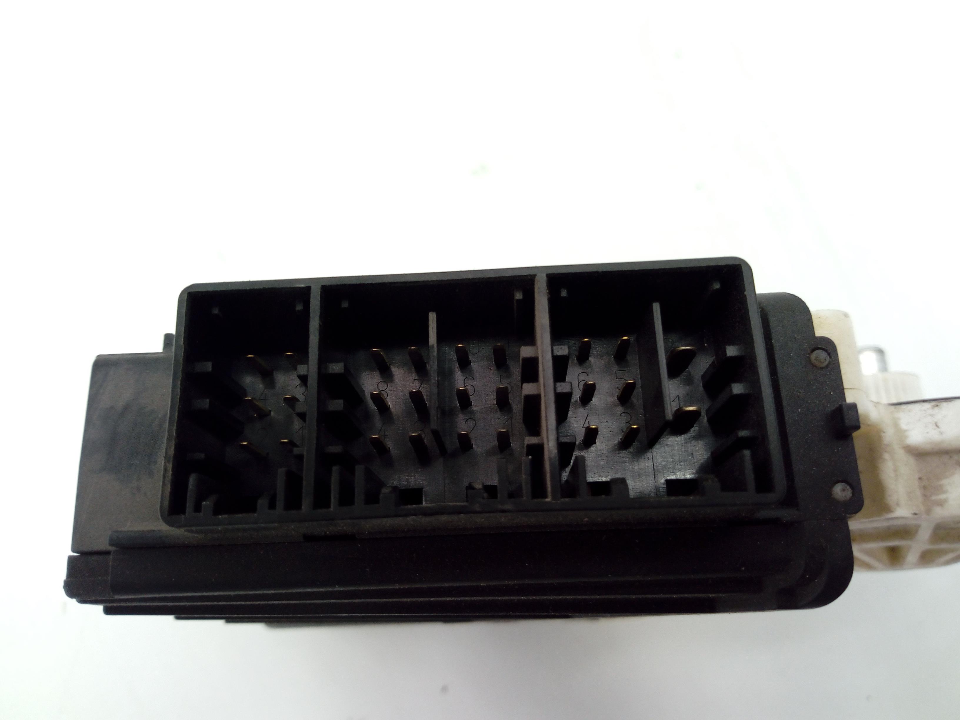 SEAT Leon 1 generation (1999-2005) Moteur de commande de vitre de porte avant droite 6Q2959801A 24948497