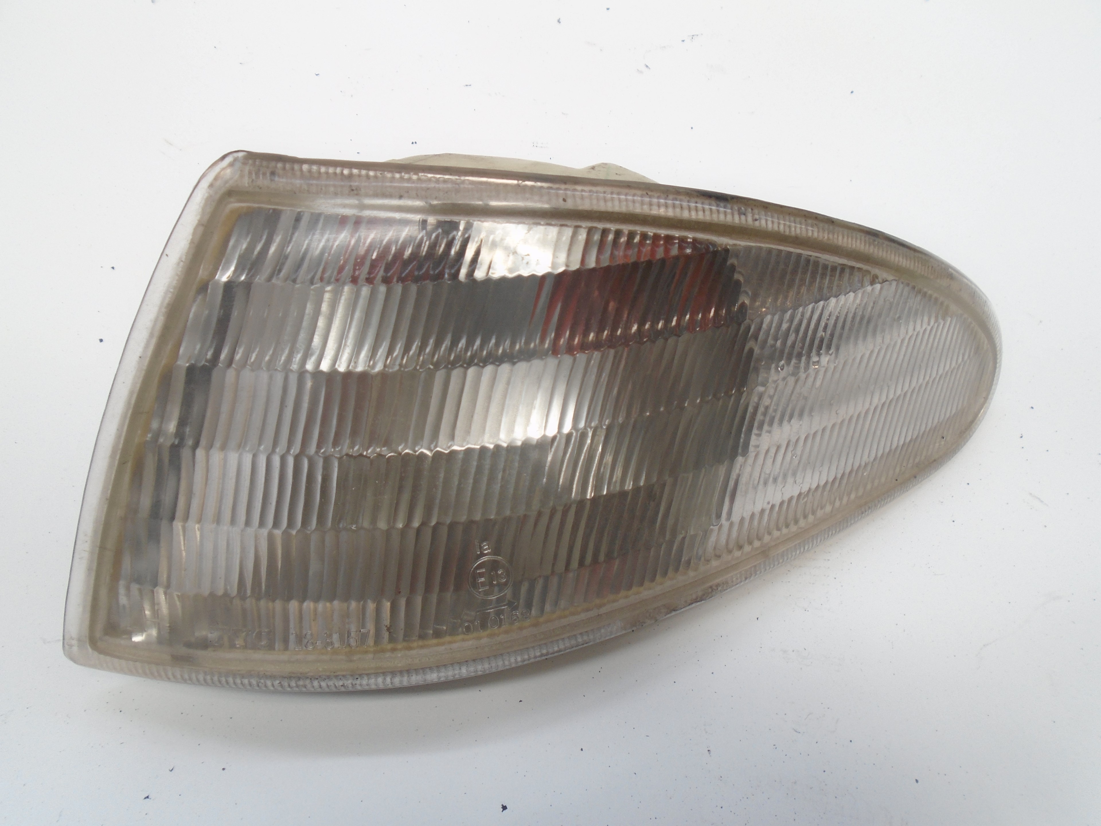 FORD Mondeo 1 generation (1993-1996) Front left turn light 1059122 18631596