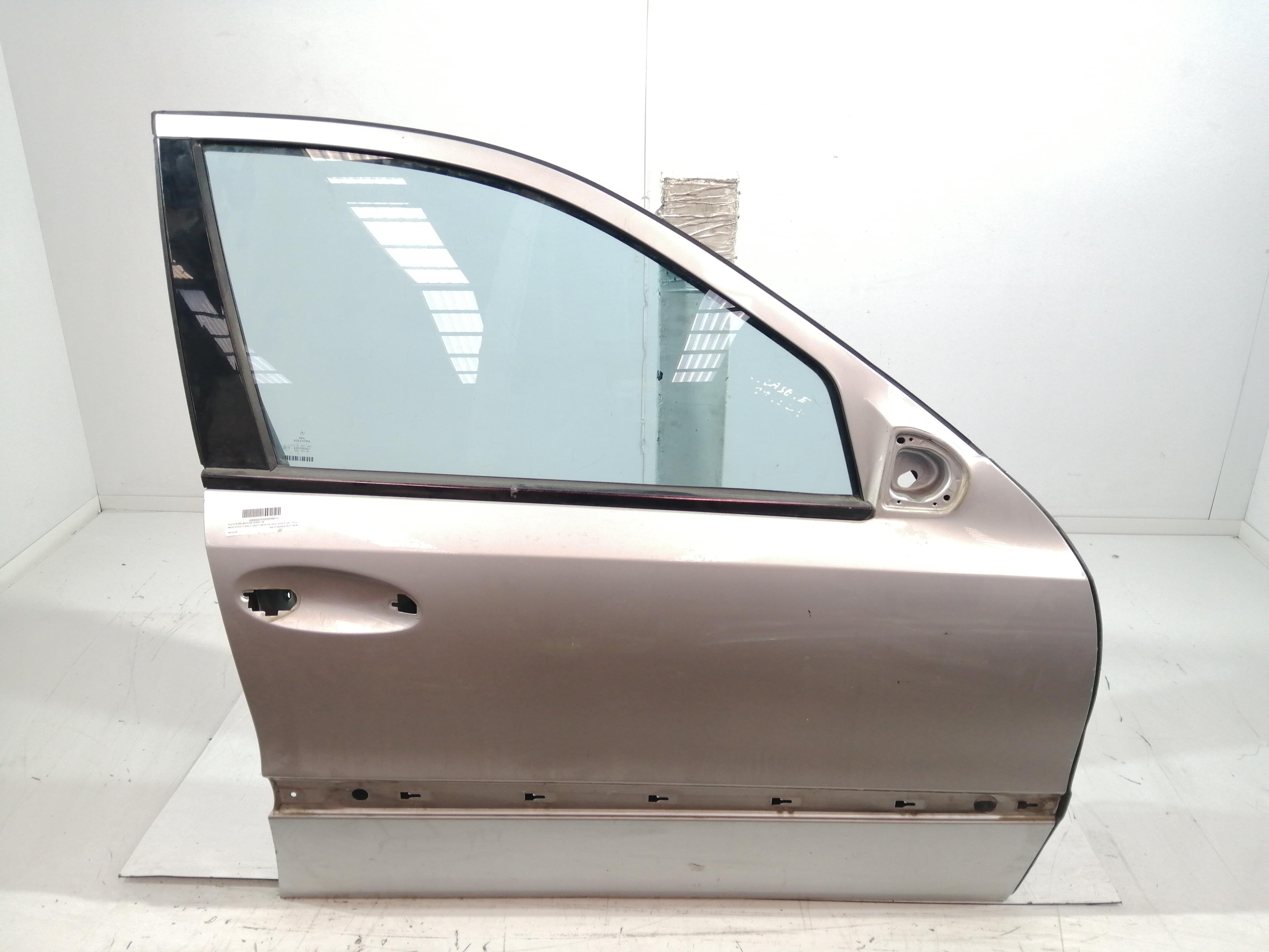 TOYOTA E-Class W211/S211 (2002-2009) Front Right Door A2117201405 20986199