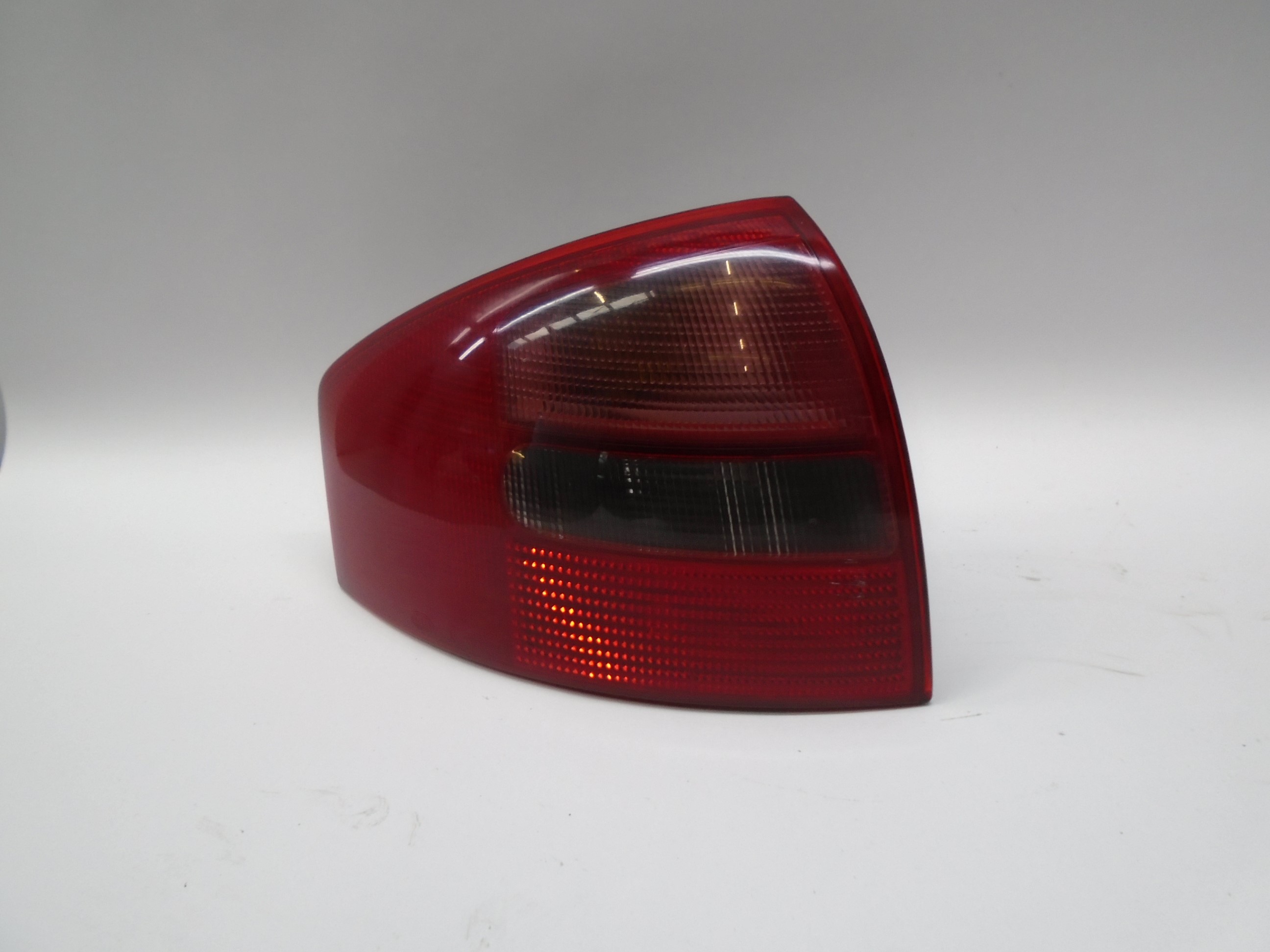 AUDI A3 8L (1996-2003) Rear Left Taillight 4B5945095 18529700