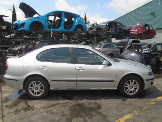 SEAT Toledo 2 generation (1999-2006) Priekšējais labais miglas lukturis 1M0941702B 18499535