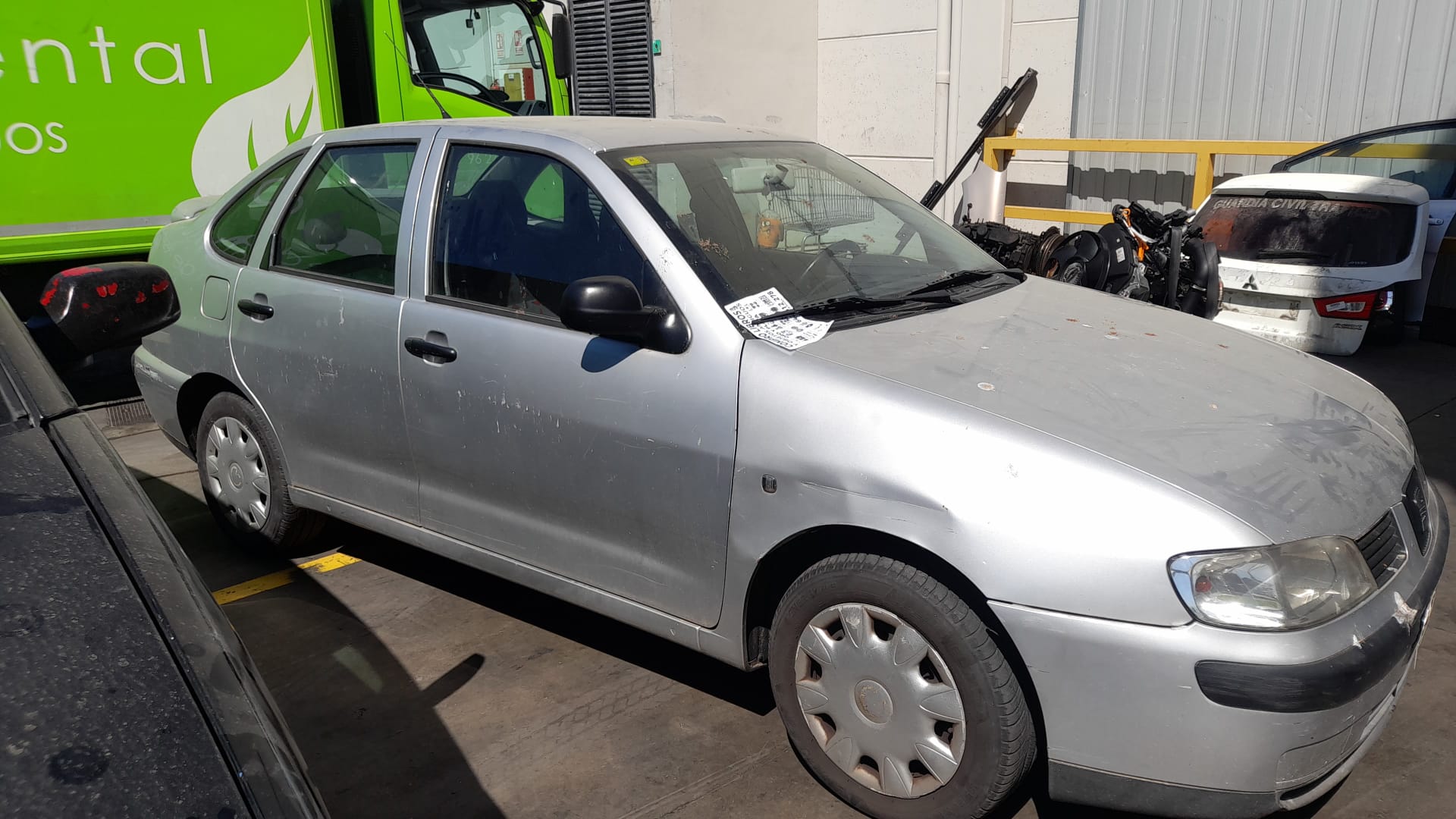 SEAT Ibiza 2 generation (1993-2002) Бампер передний 6K0807221M 18649417