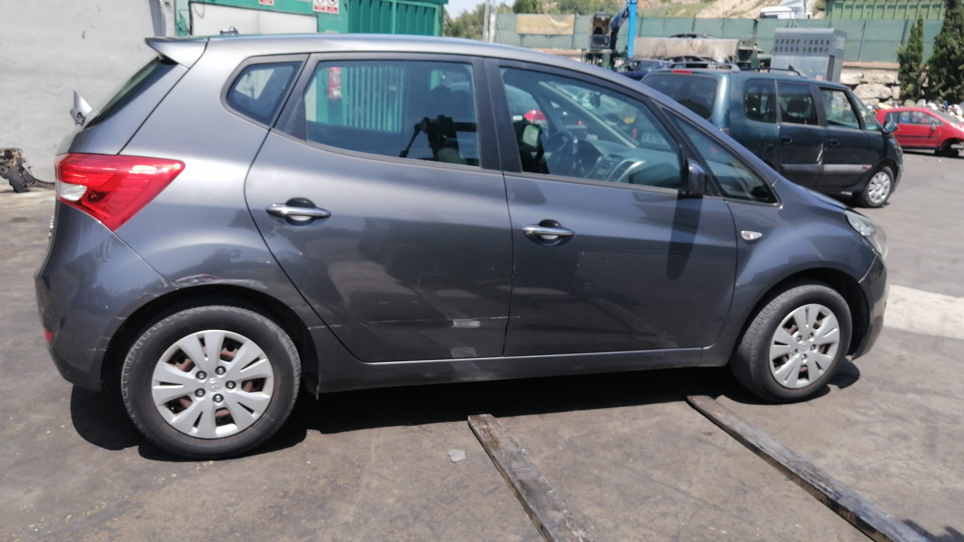 HYUNDAI ix20 1 generation (2010-2020) Крышка багажника 737001K000 18351398