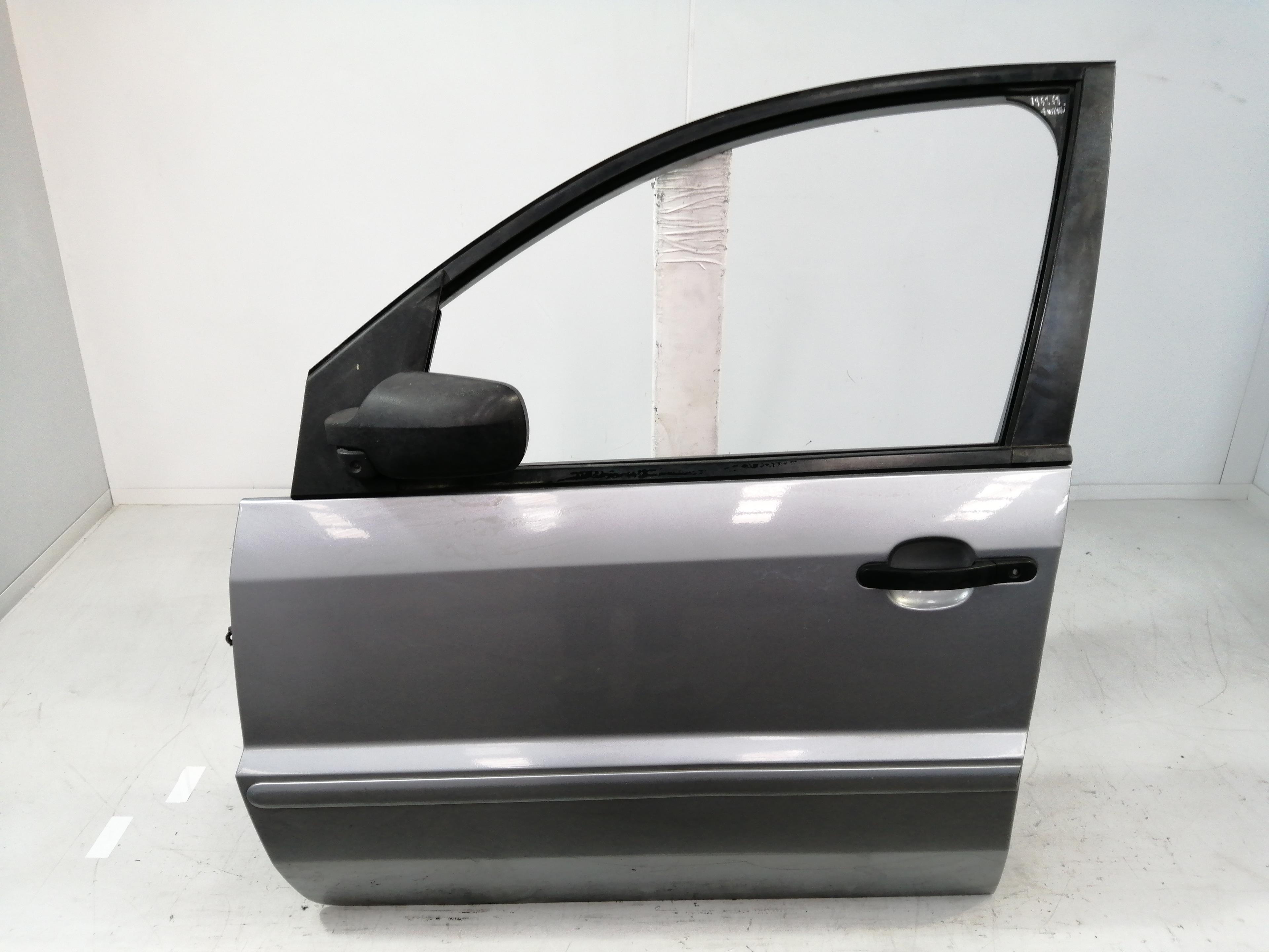 FORD Fusion 1 generation (2002-2012) Front Left Door 1692551 23075219