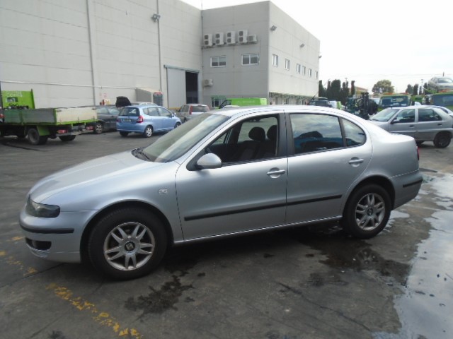 SEAT Toledo 2 generation (1999-2006) Priekšējais labais miglas lukturis 1M0941702B 18499535