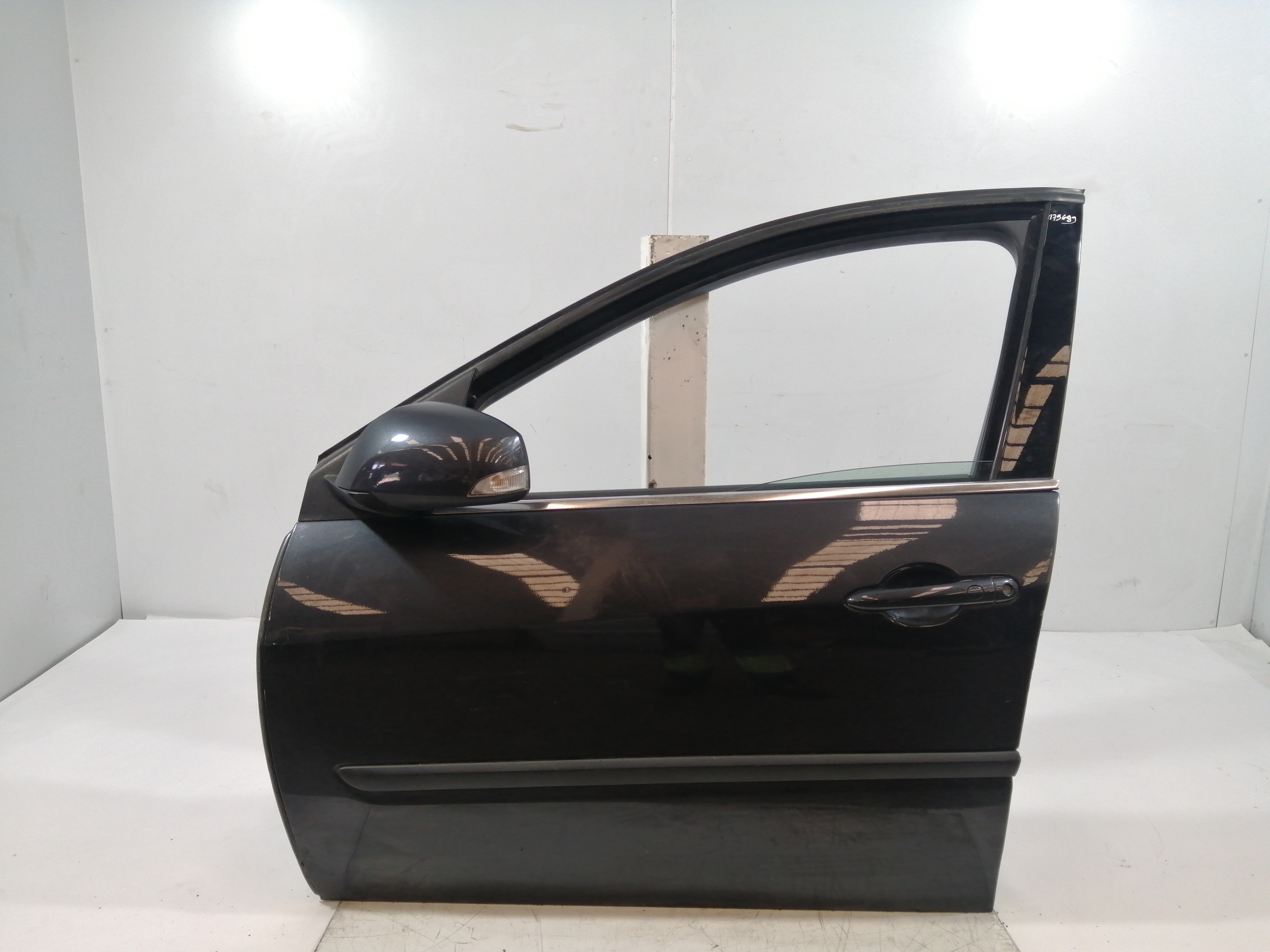 RENAULT Laguna 3 generation (2007-2015) Front Left Door 801010025R 24546972