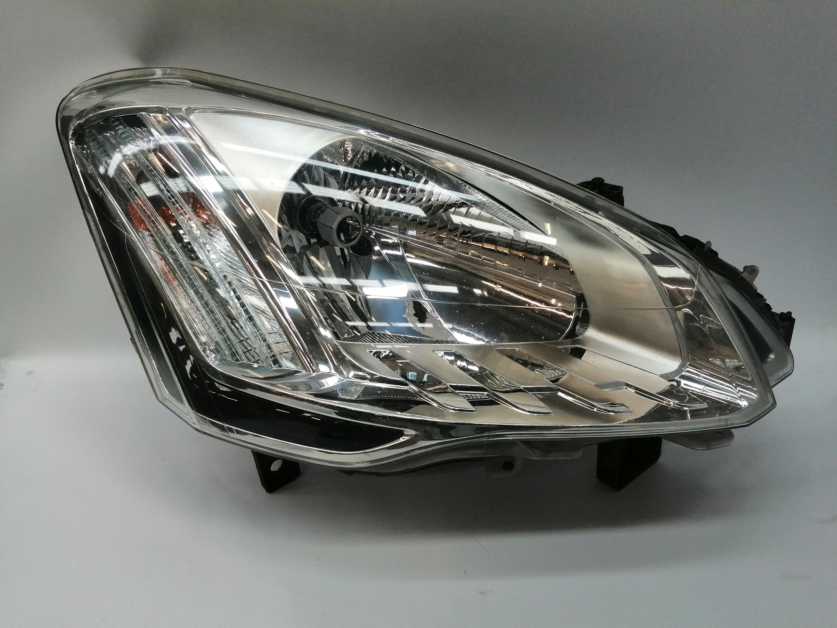 PEUGEOT Partner 2 generation (2008-2023) Front Right Headlight 9806306580 25163435