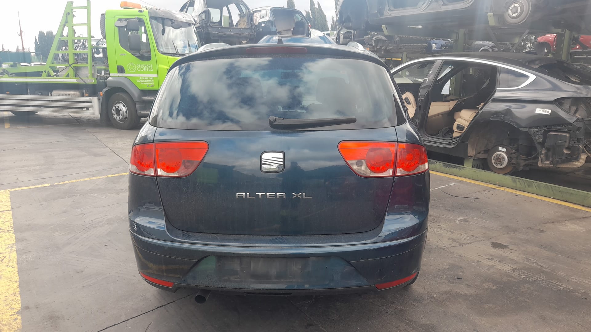 SEAT Toledo 3 generation (2004-2010) Преден ляв калник 5P0821021A 25220856