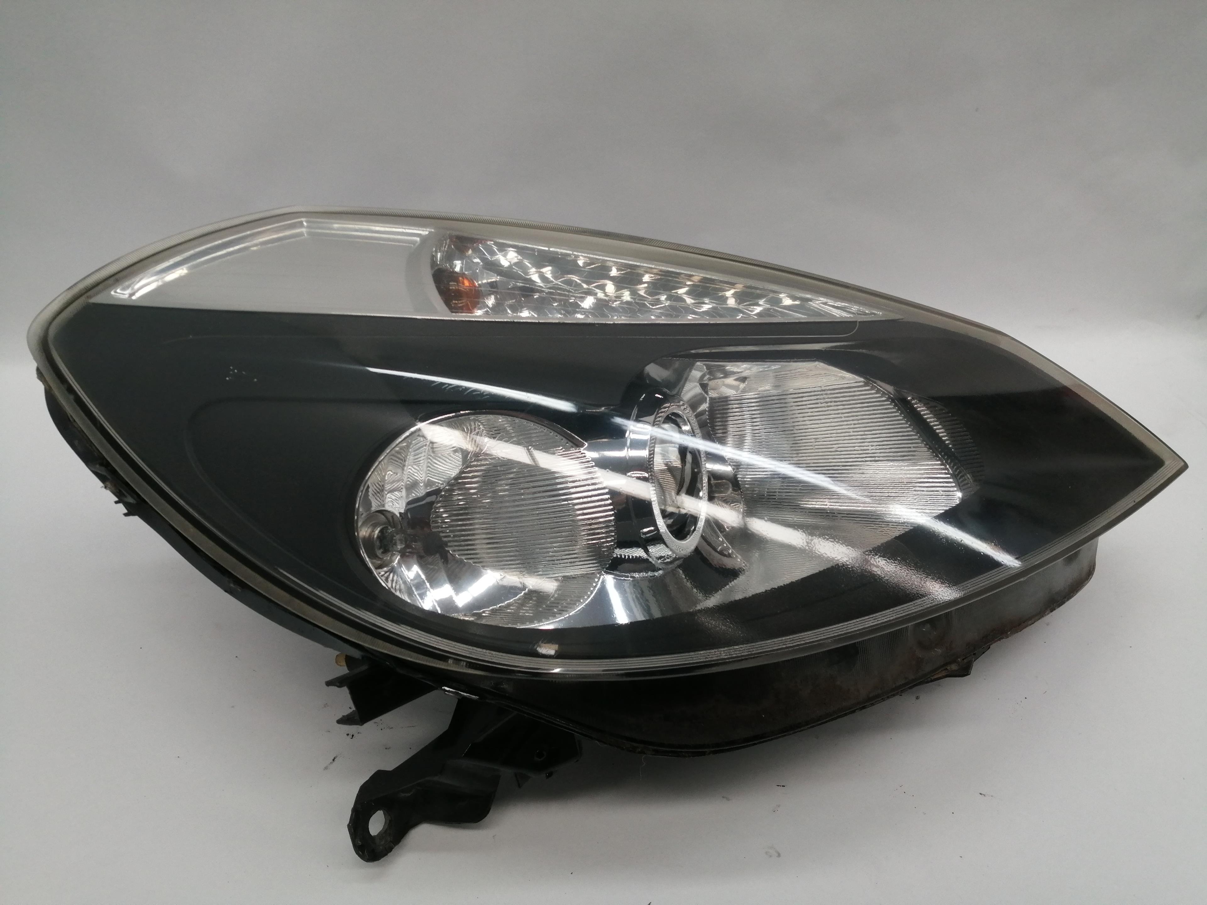 RENAULT Clio 3 generation (2005-2012) Front Right Headlight 7701061076 25210224