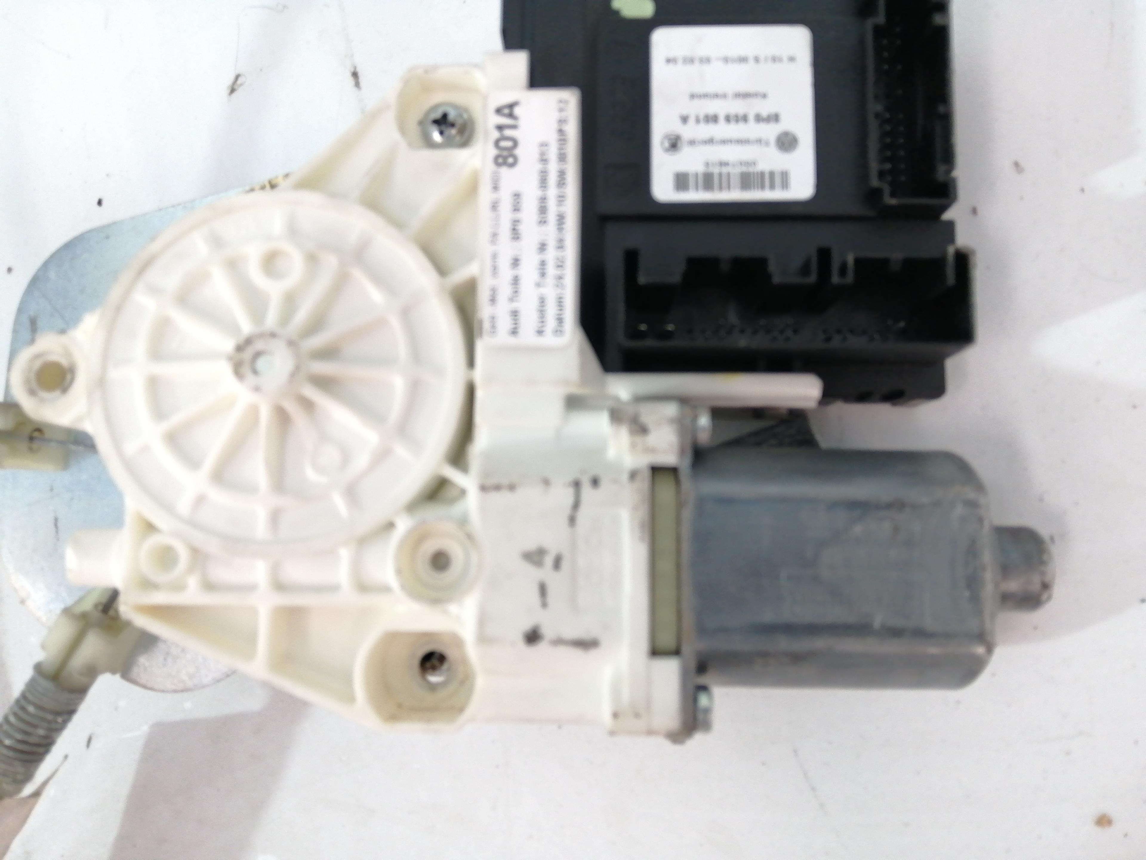 AUDI A3 8P (2003-2013) Regulator de geam ușă stânga față 8P3837461C 25690715