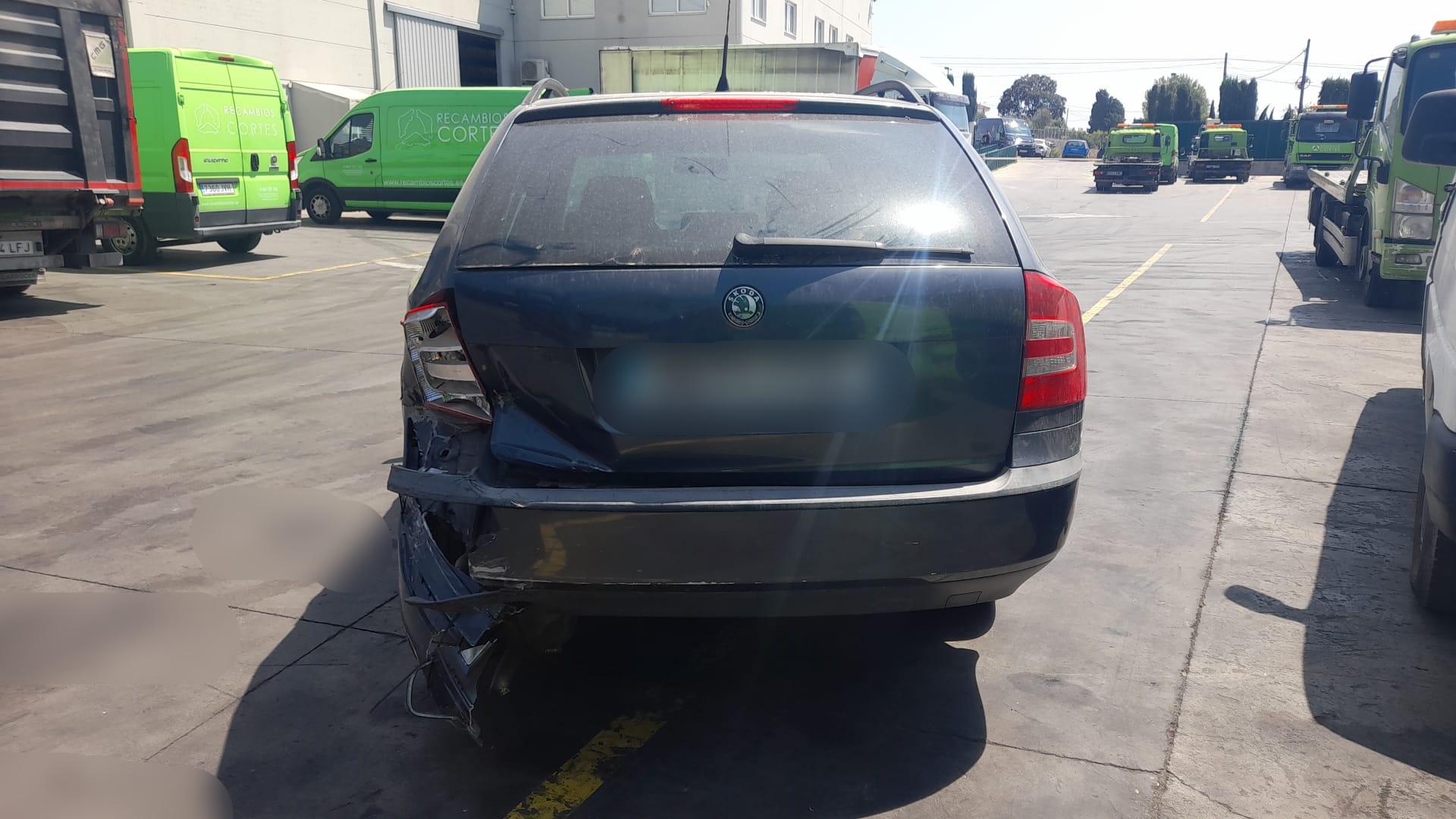 SKODA Octavia 2 generation (2004-2013) Front Right Door 1Z0831056 24012533