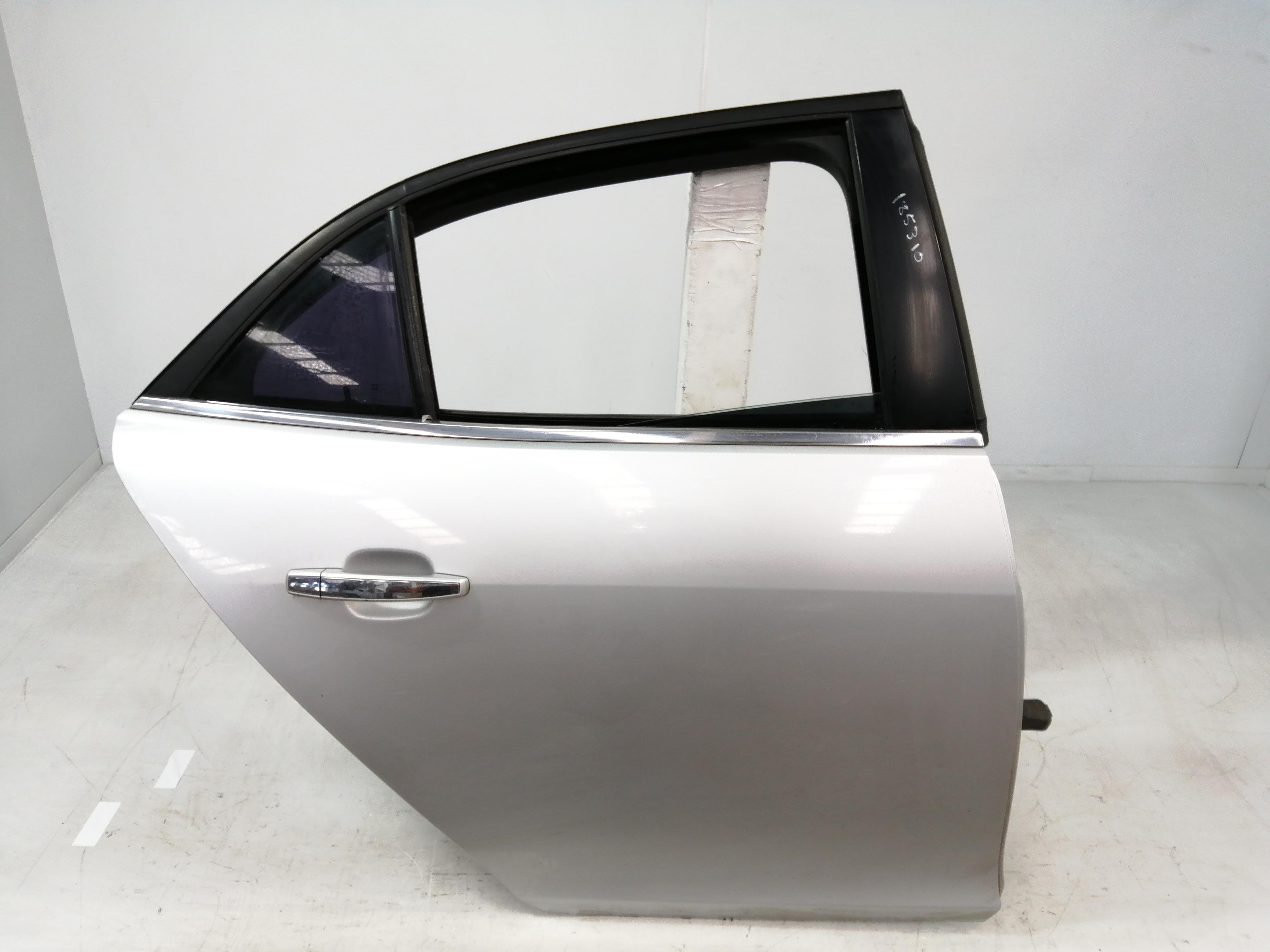 CHEVROLET Malibu 5 generation (2011-2020) Rear Right Door 22919781 24029350