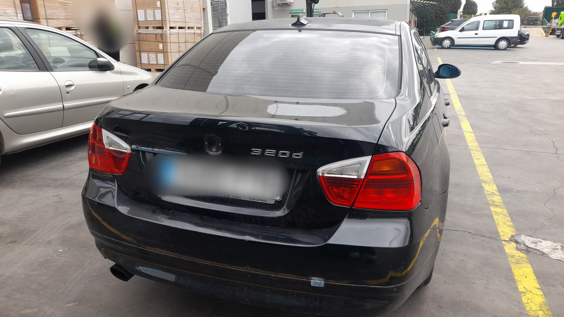 BMW 3 Series E90/E91/E92/E93 (2004-2013) Rear Left Door 41007203647 23536088