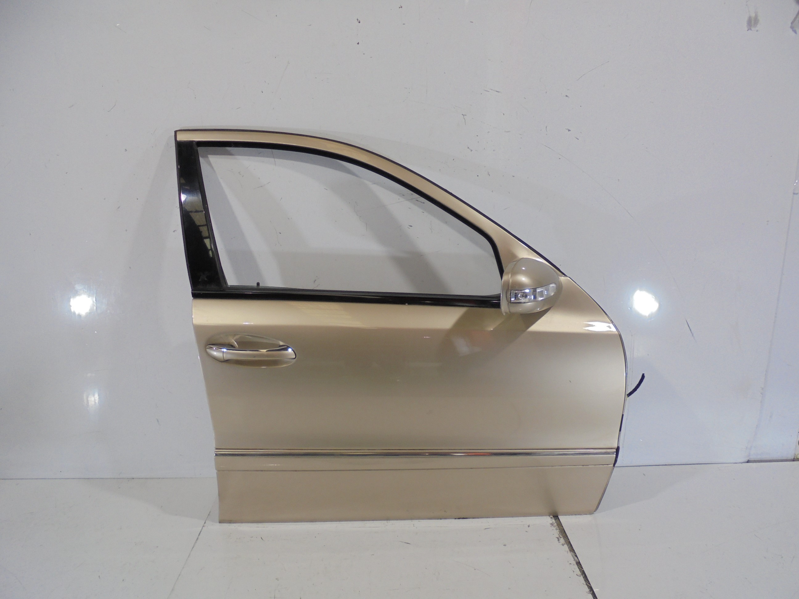 MERCEDES-BENZ E-Class W211/S211 (2002-2009) Front Right Door A2117201405 18543530