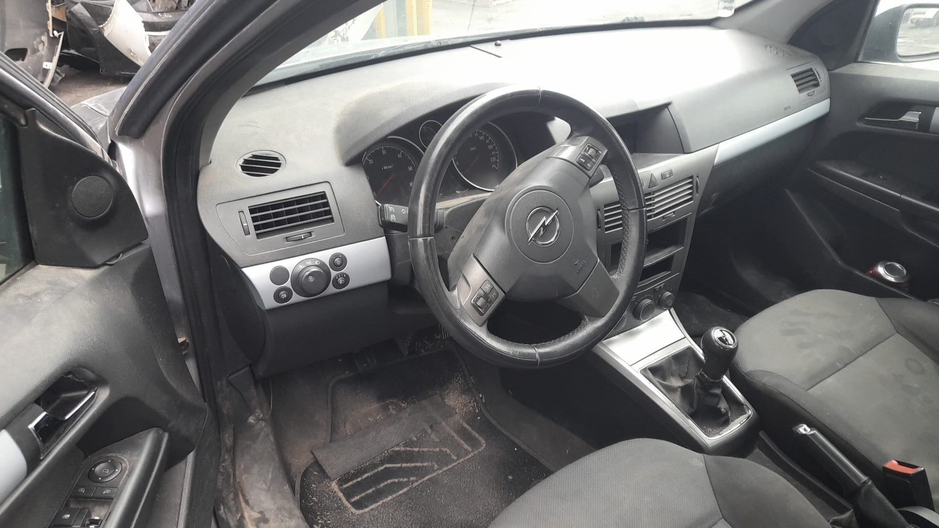 OPEL Astra J (2009-2020) Mécanisme d'essuie-glace avant 0390241538 24015749