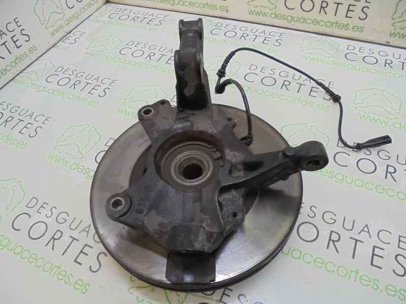 RENAULT Front Right Wheel Hub 400140080R 18403573