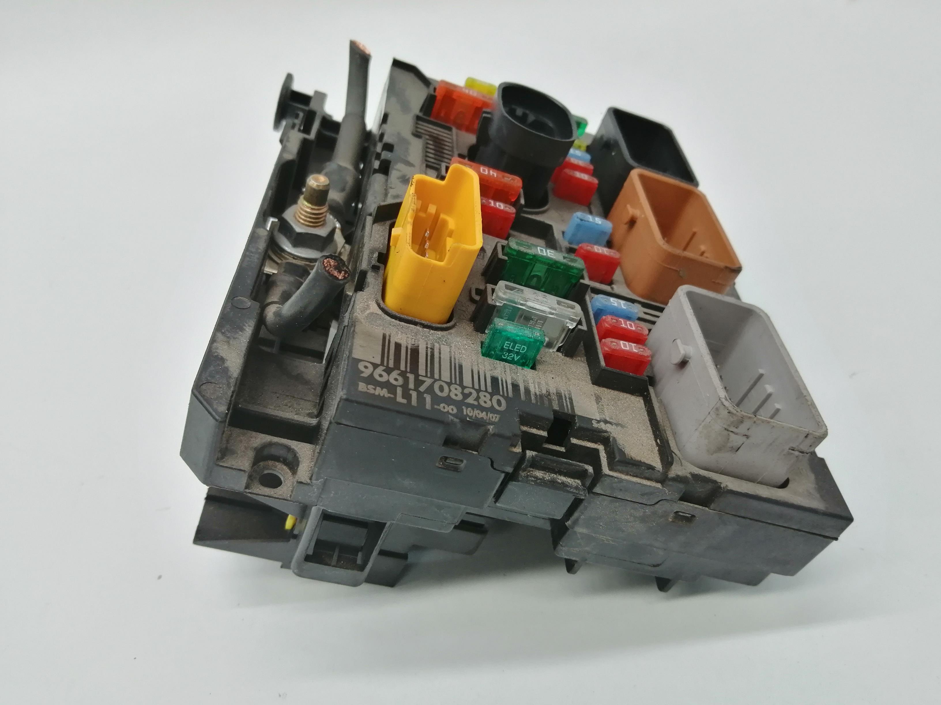 PEUGEOT 207 1 generation (2006-2009) Fuse Box 25178865