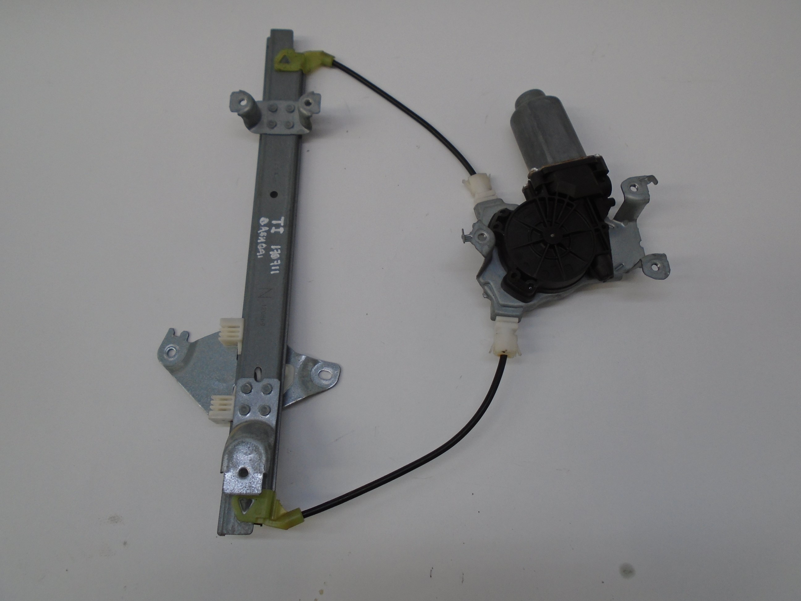 NISSAN Qashqai 1 generation (2007-2014) Aizmugurējo kreiso durvju logu pacēlājs 82701EY10A 18590783