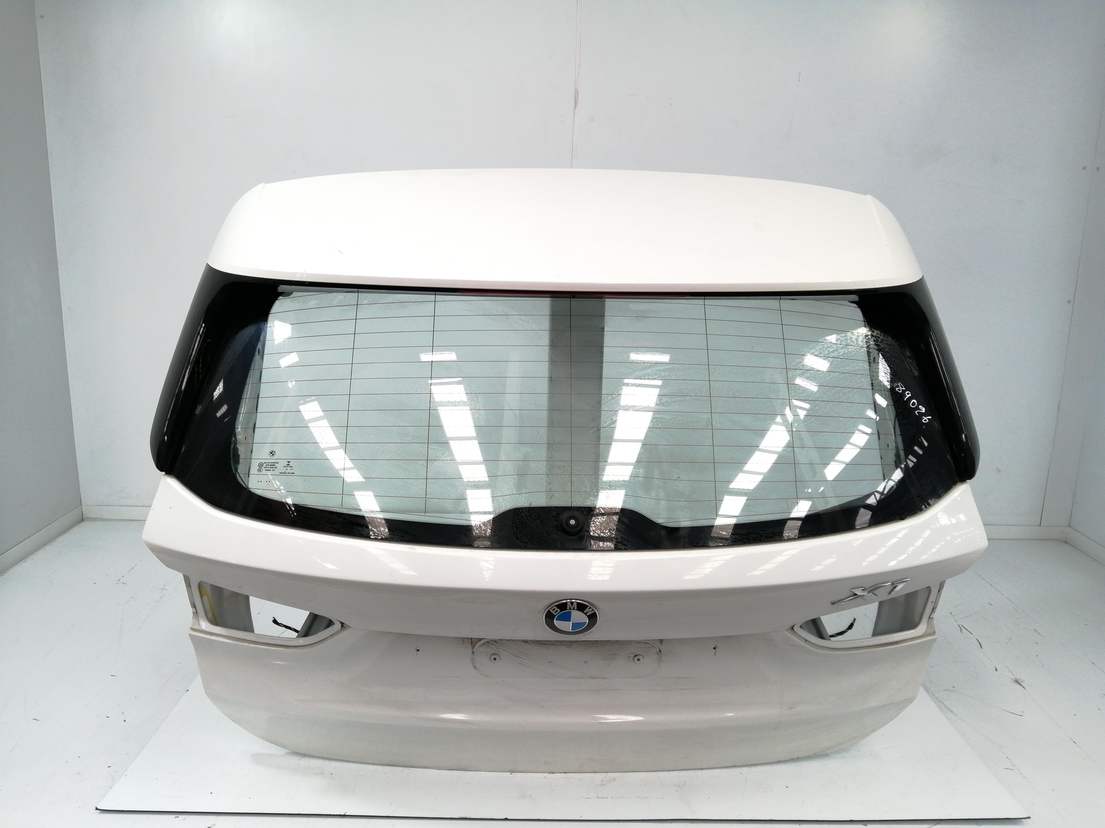 BMW X1 F48/F49 (2015-2023) Крышка багажника 41007350826 25328072