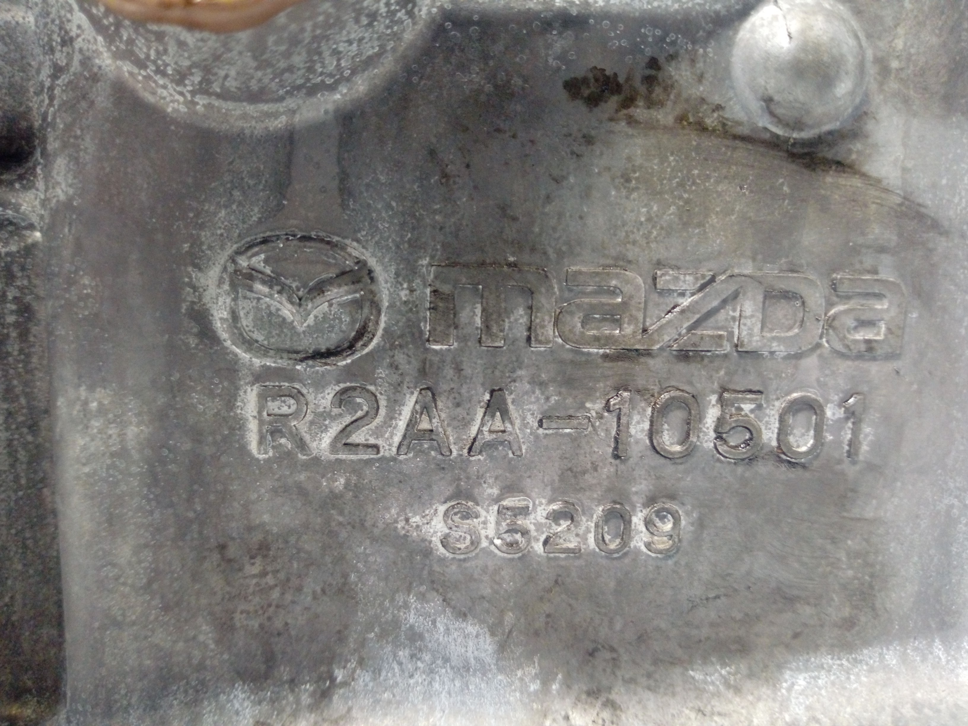 MAZDA 3 BL (2009-2013) Корпус коленчатого вала R2AA10501 25157305