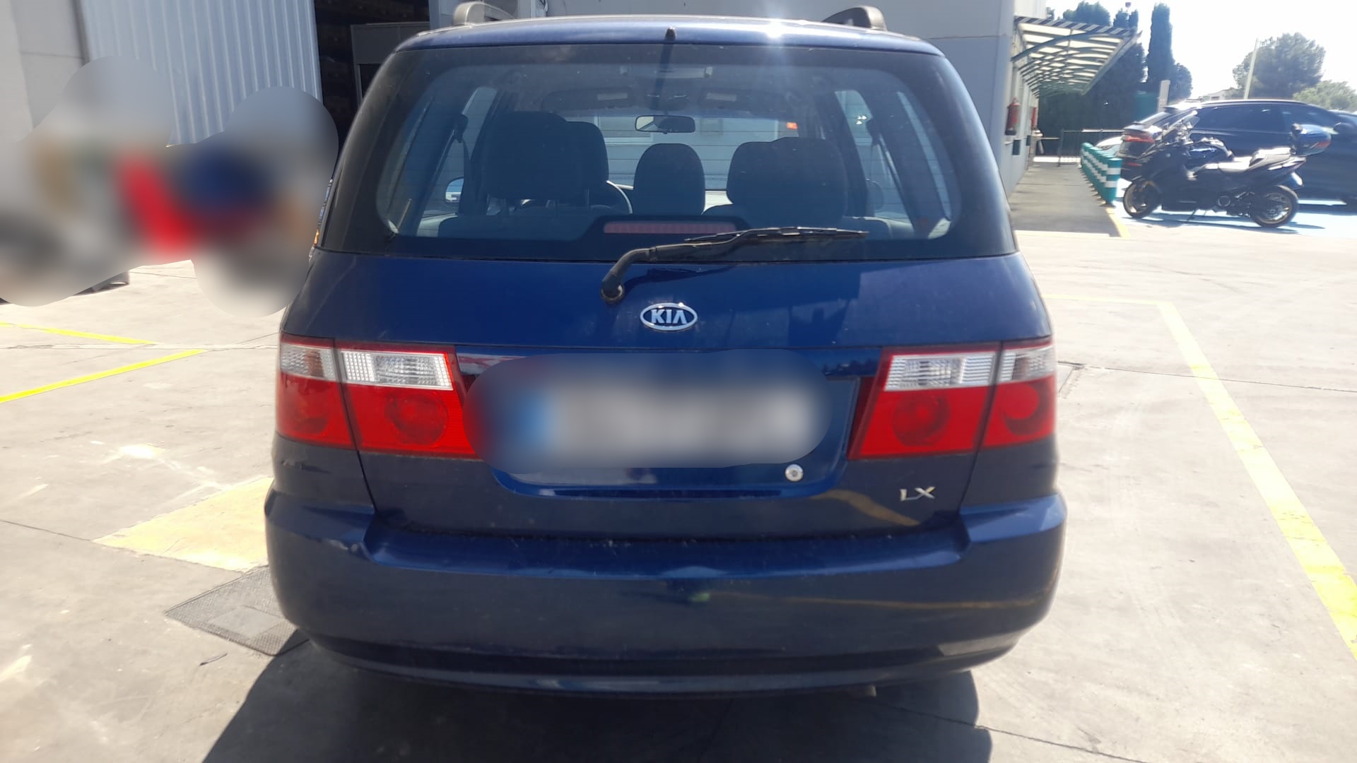 KIA Carens 2 generation (2002-2006) Наружная ручка передней левой двери 0K2FA73410 25504762