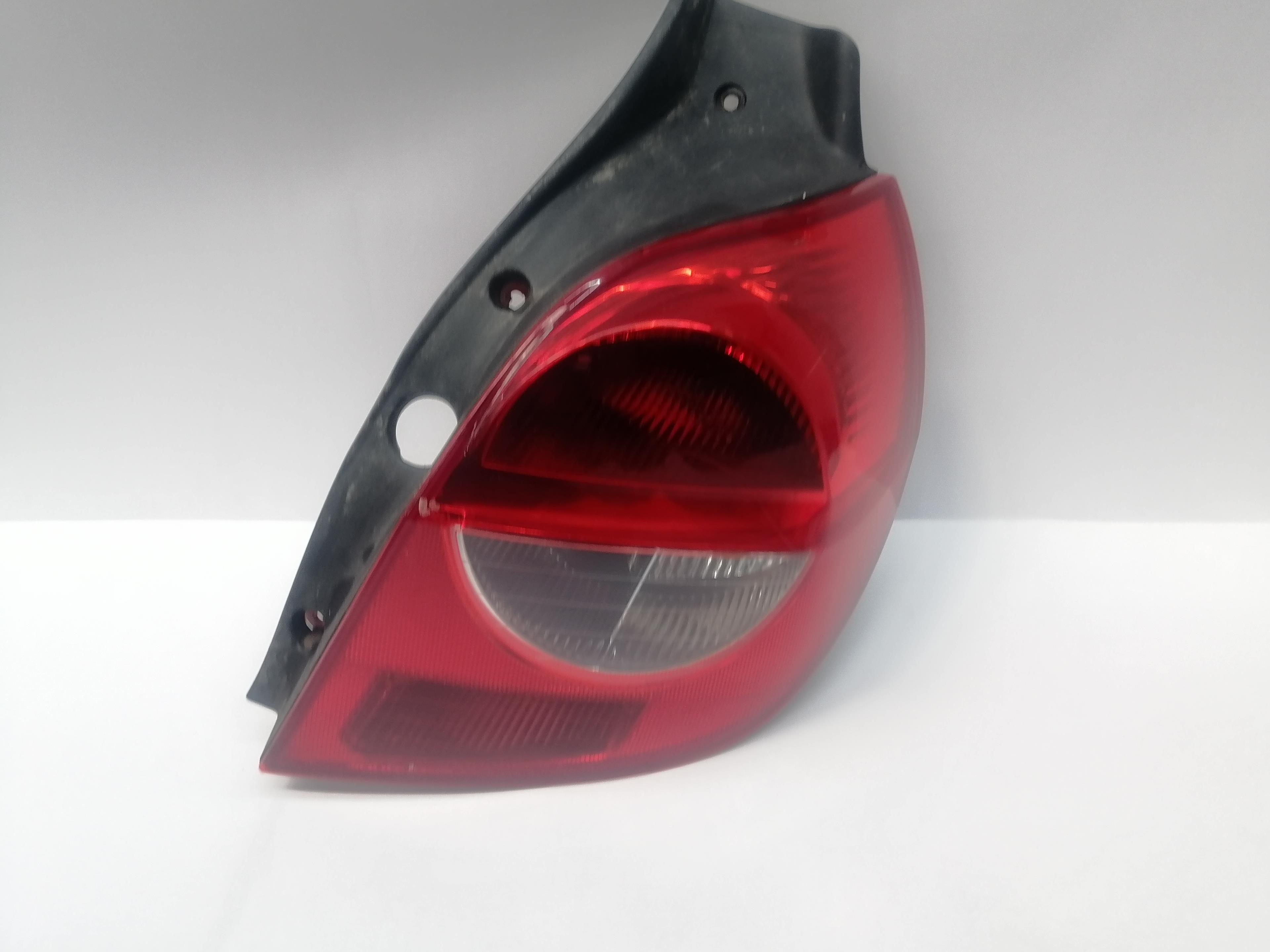 RENAULT Clio 3 generation (2005-2012) Galinis dešinys žibintas 8200459960 27197457