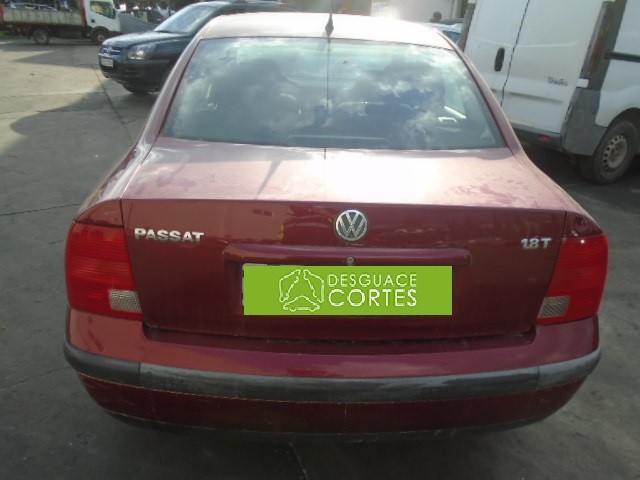 VOLKSWAGEN Passat B5 (1996-2005) Передняя правая дверь 3B4831052BE 18495129