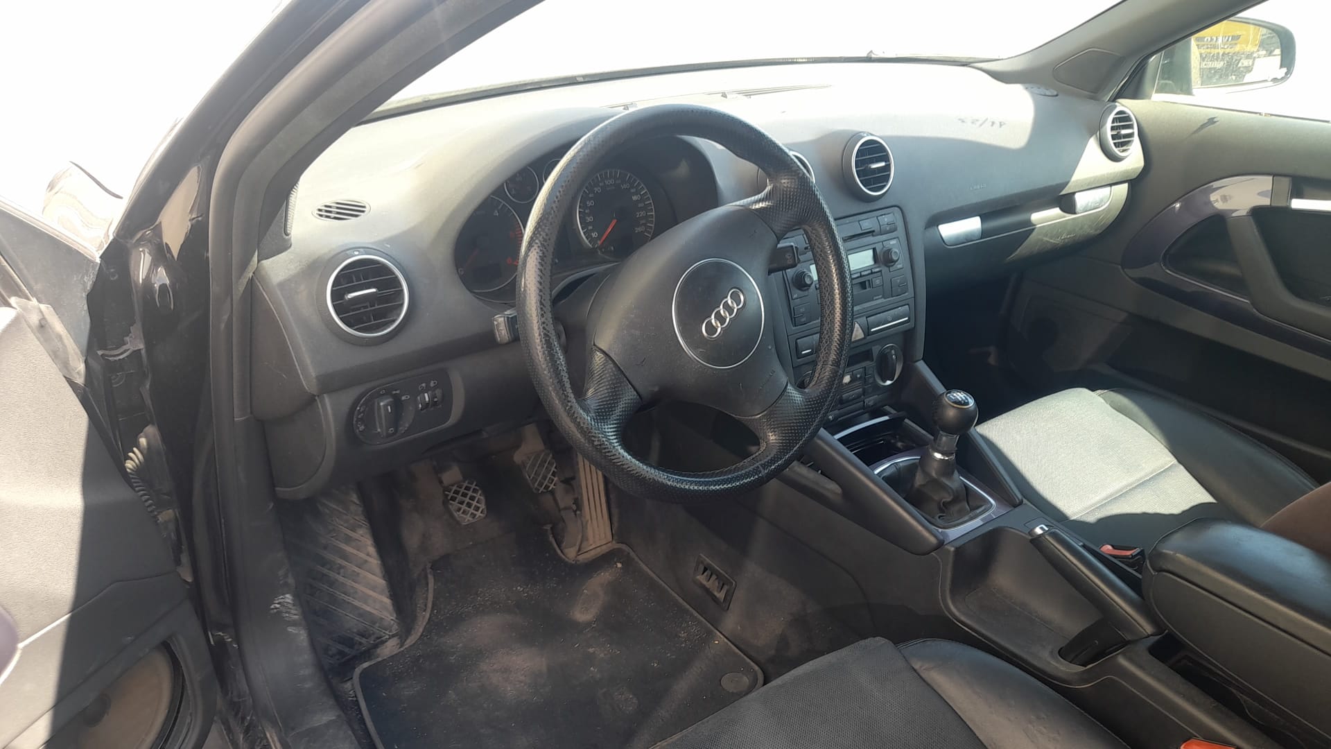 AUDI A3 8P (2003-2013) Other Interior Parts 8E0947135D 25918534