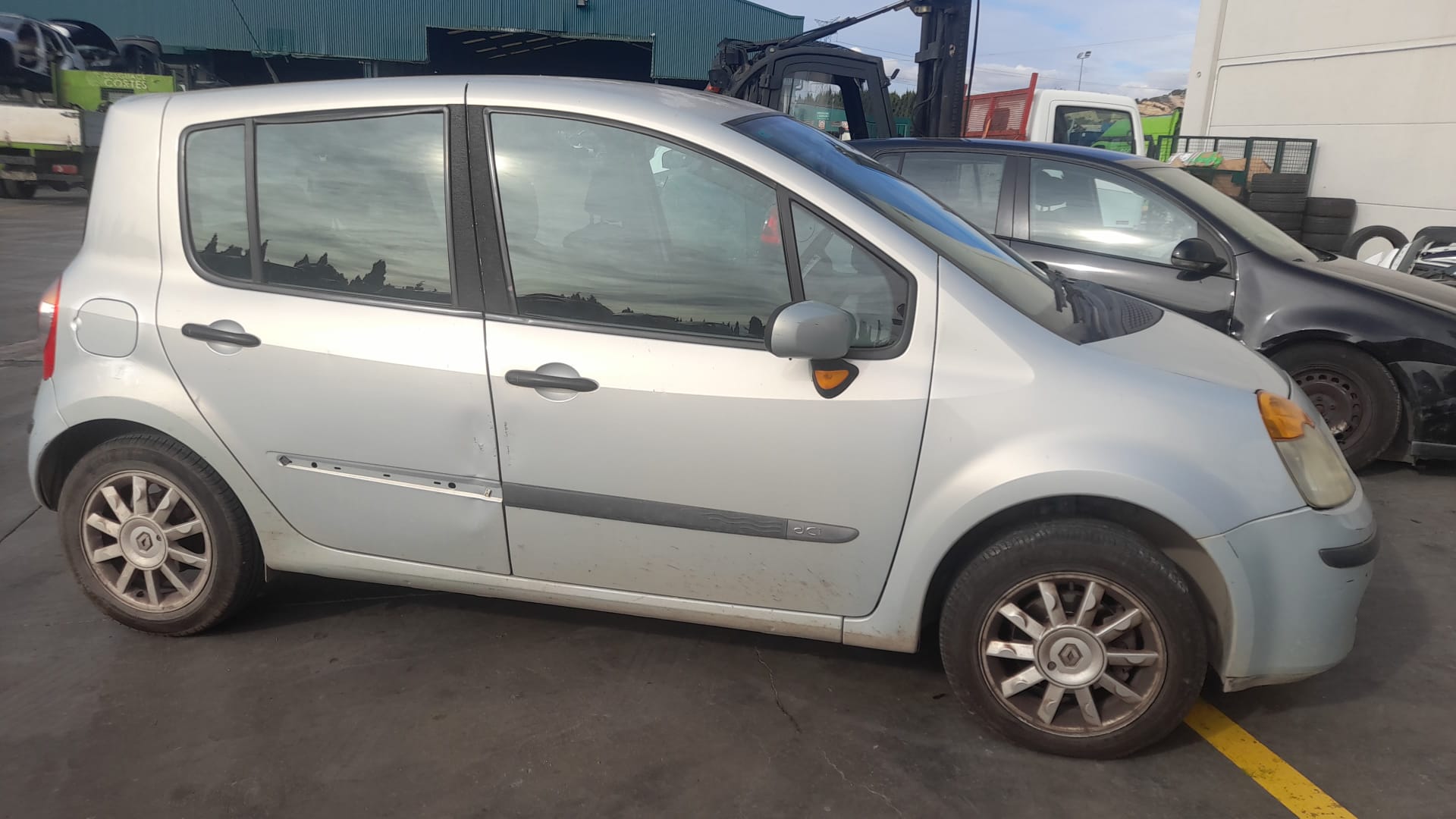 RENAULT Modus 1 generation (2004-2012) Galinis dešinys žibintas 8200212204 18585857