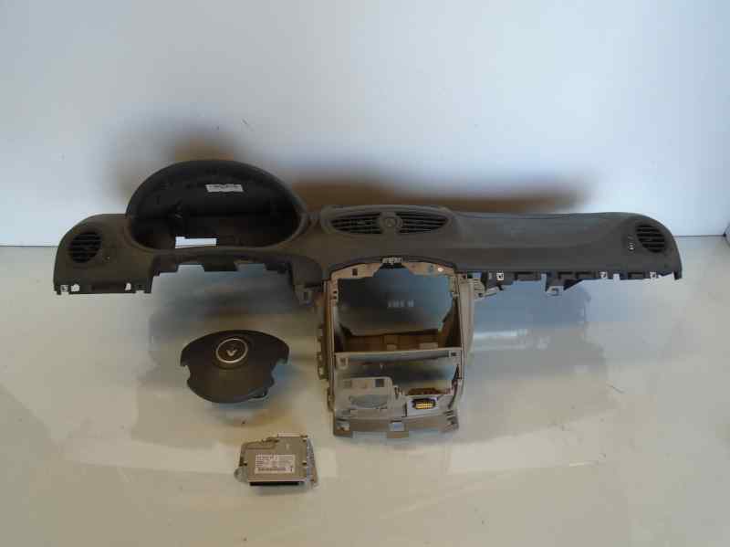 RENAULT Clio 3 generation (2005-2012) Other part 8200516743 27506861