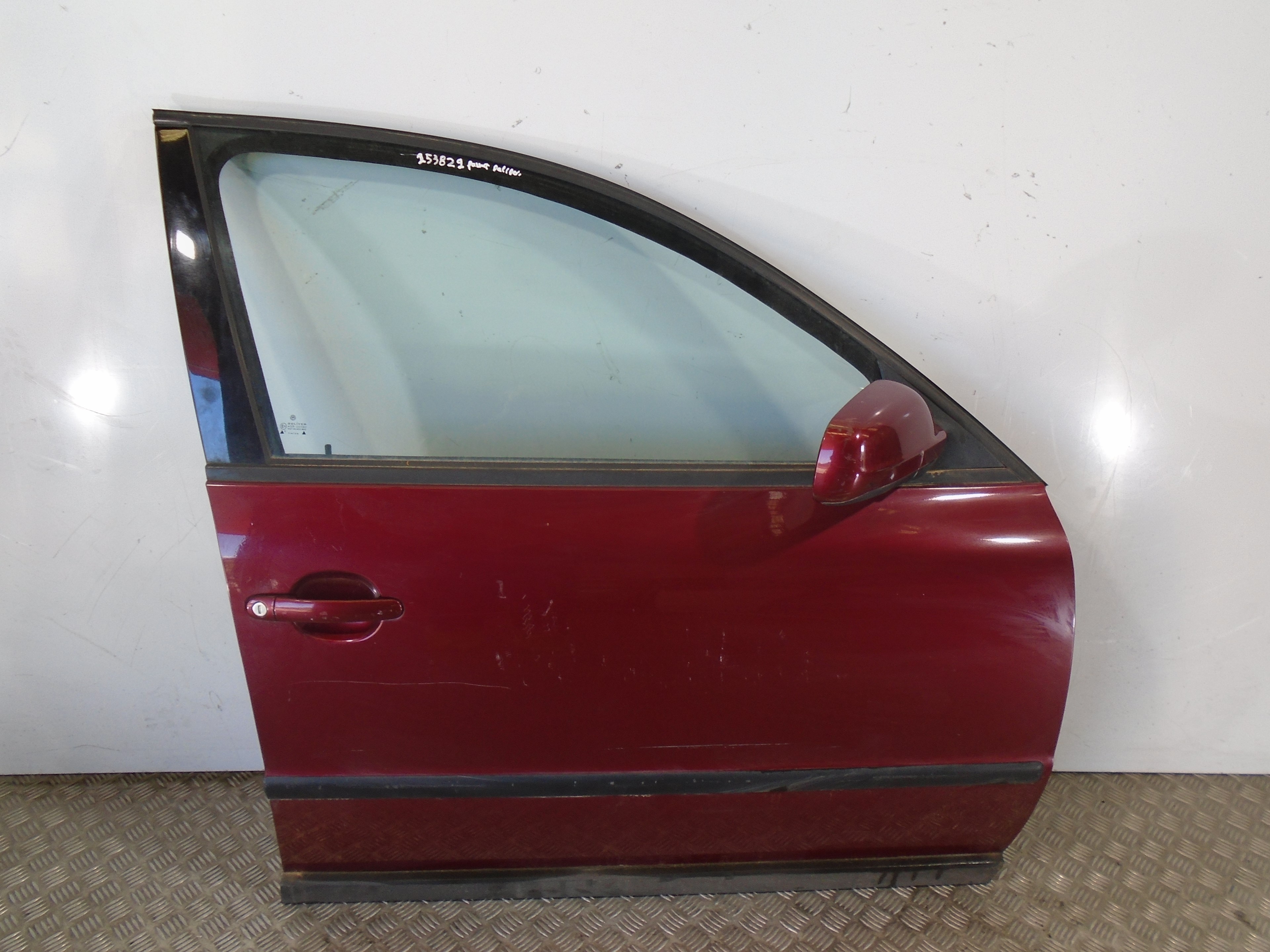 VOLKSWAGEN Passat B5 (1996-2005) Front Right Door 3B4831052BE 18495129