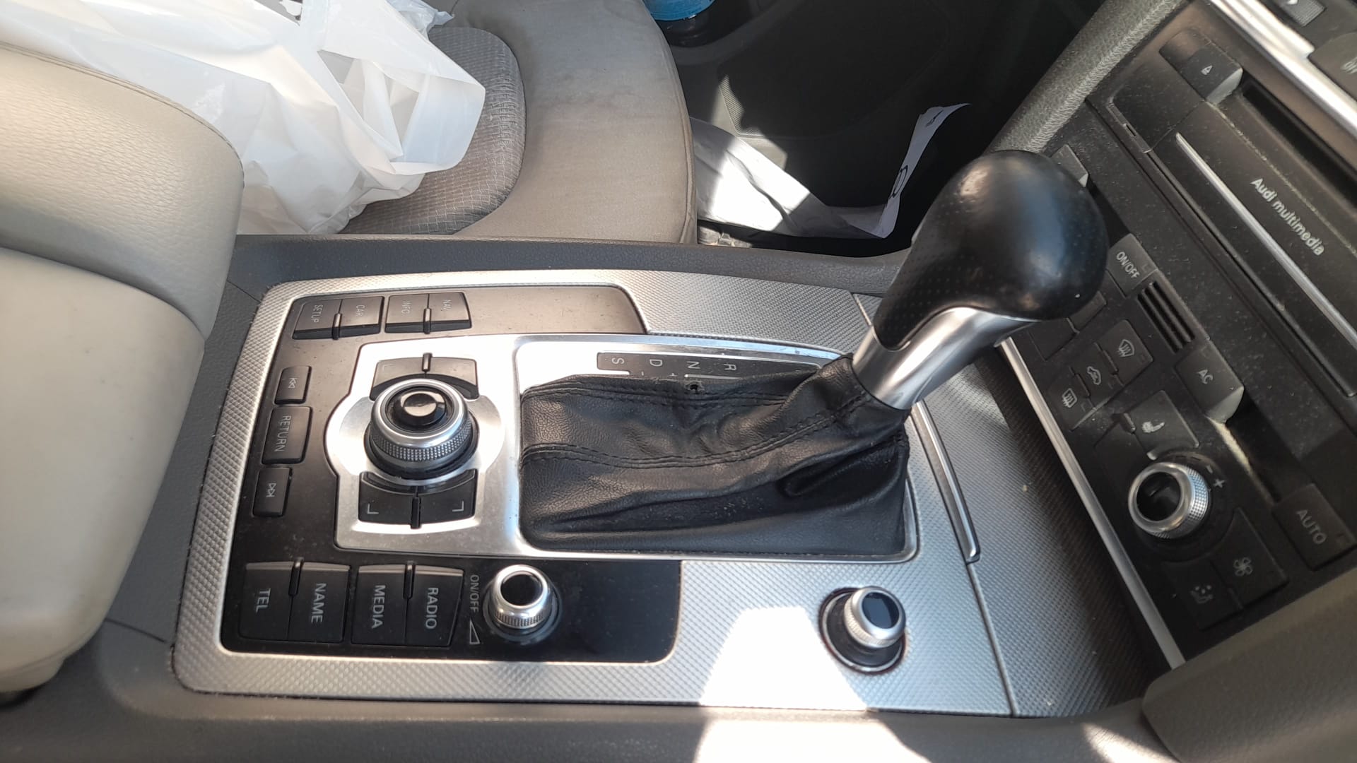 AUDI Q7 4L (2005-2015) Заключване на багажника на задната врата 4F9827383E 25316429