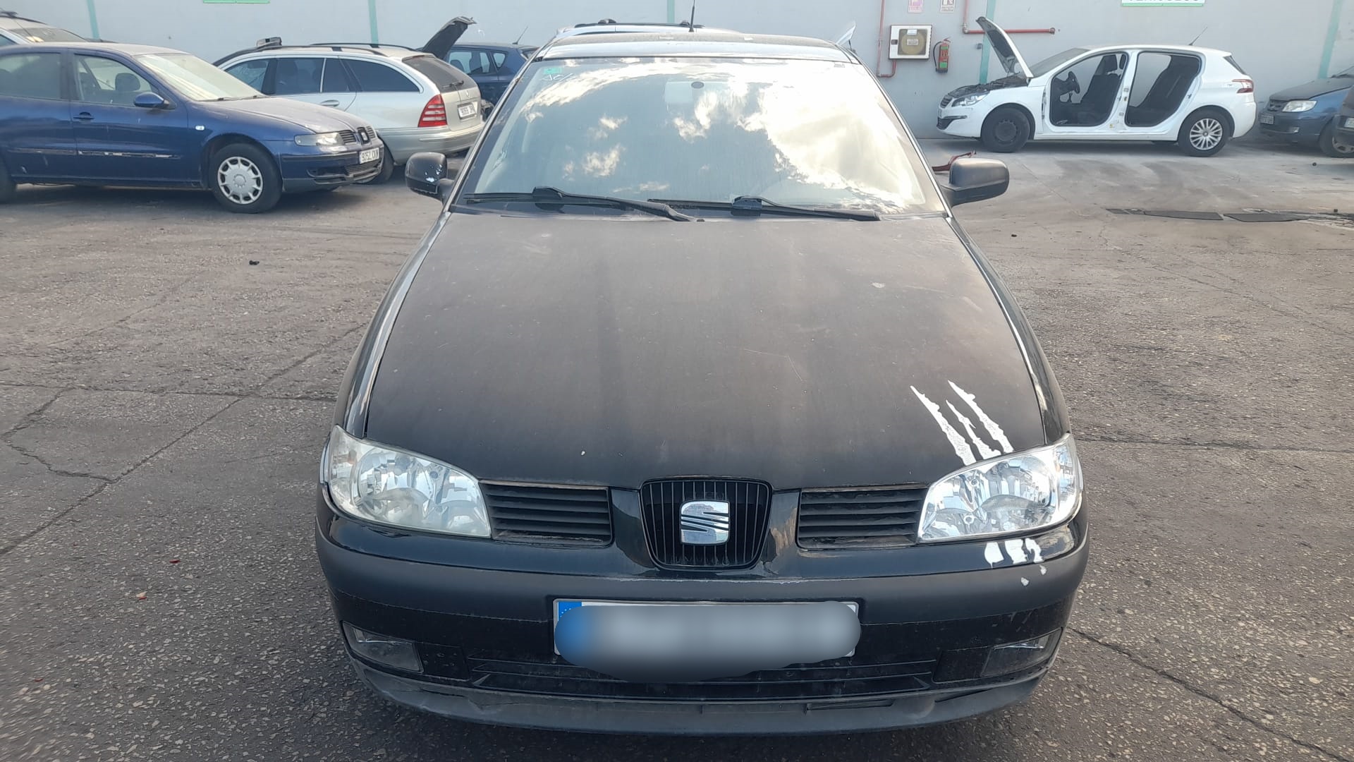 SEAT Cordoba 1 generation (1993-2003) Le pare-choc avant 6K0807221M 18658926