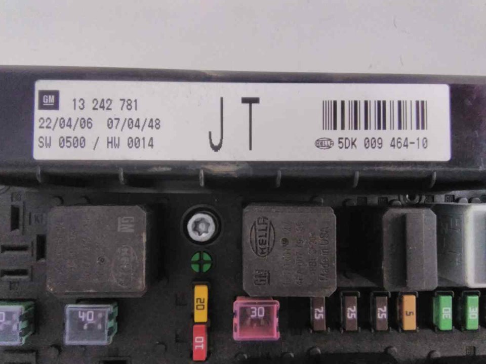 Caja de relés / fusibles 13242781 de Opel Astra 2006-2010 - pieza usada