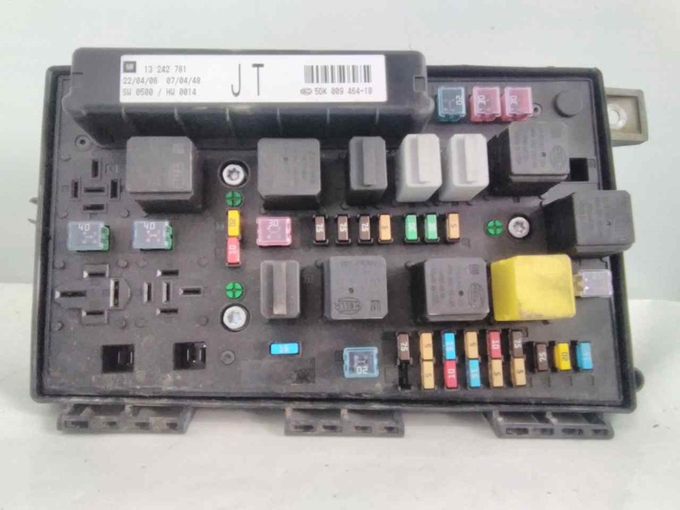 Caja de relés / fusibles 13242781 de Opel Astra 2006-2010