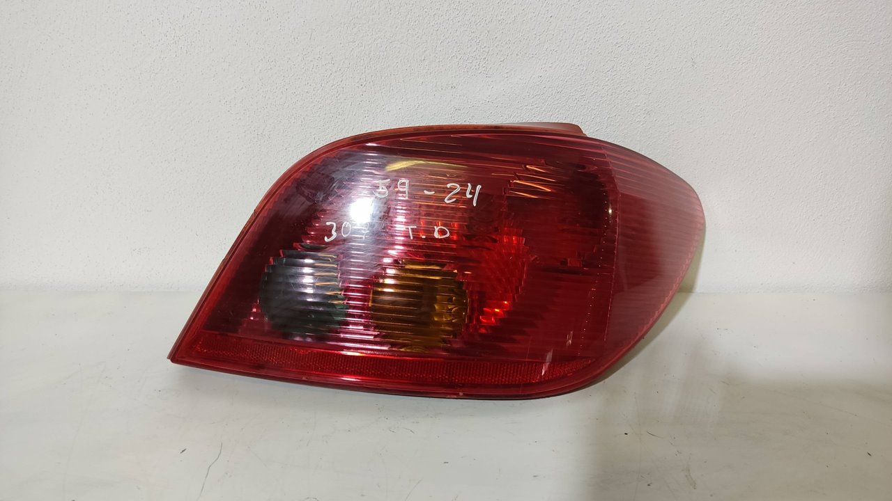 Piloto trasero derecho 89022860507 de Peugeot 307 (3a/c) 2004-2009