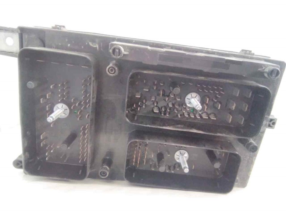 Caja de relés / fusibles 13242781 de Opel Astra 2006-2010 - pieza usada